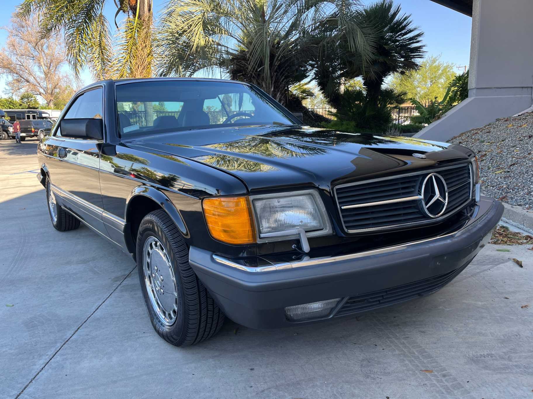 Mercedes-Benz 560-Class Image 7