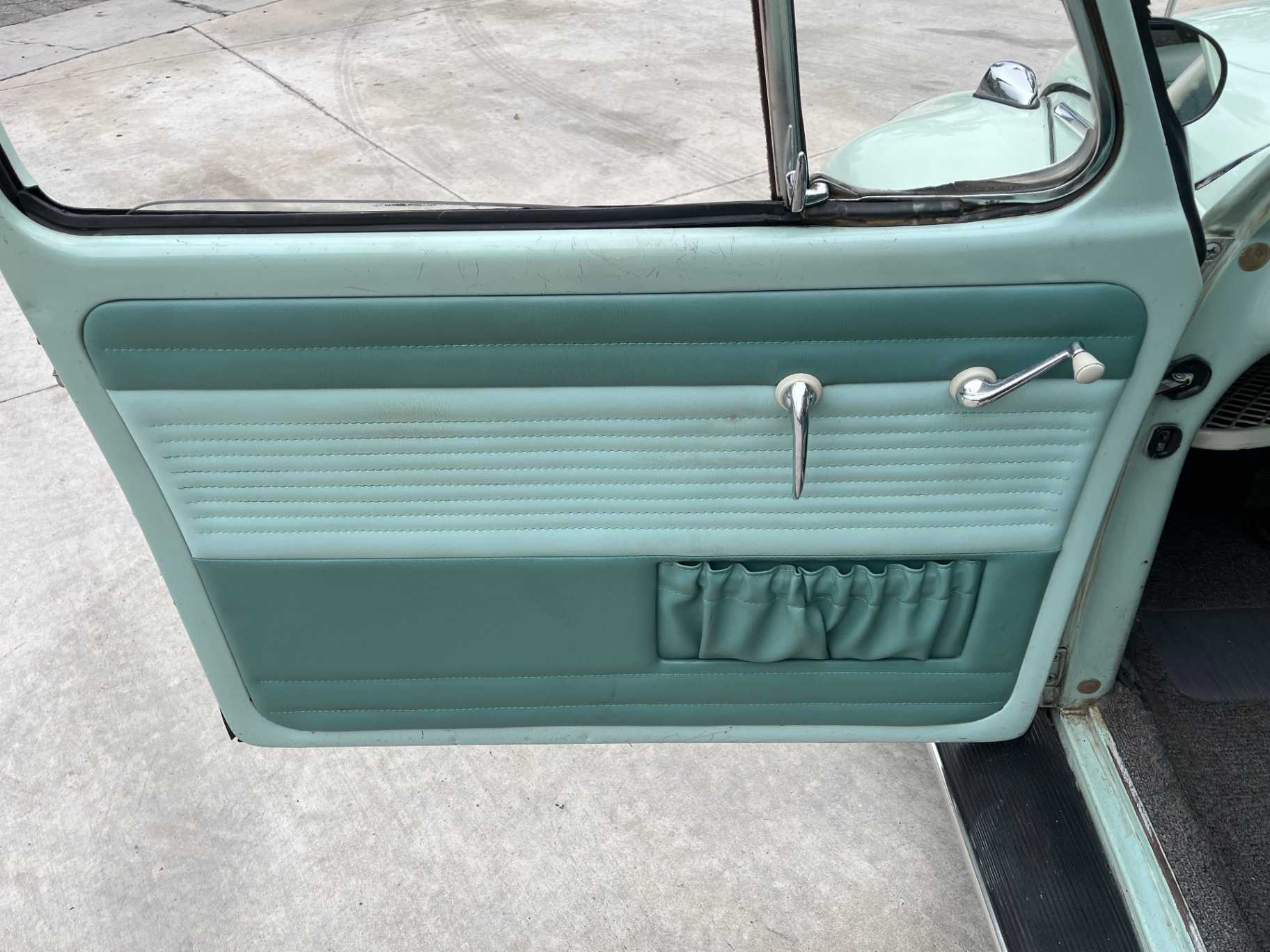 Volkswagen Beetle Image 33