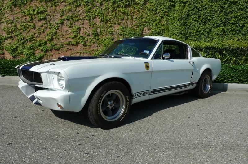 Ford Mustang Image 2