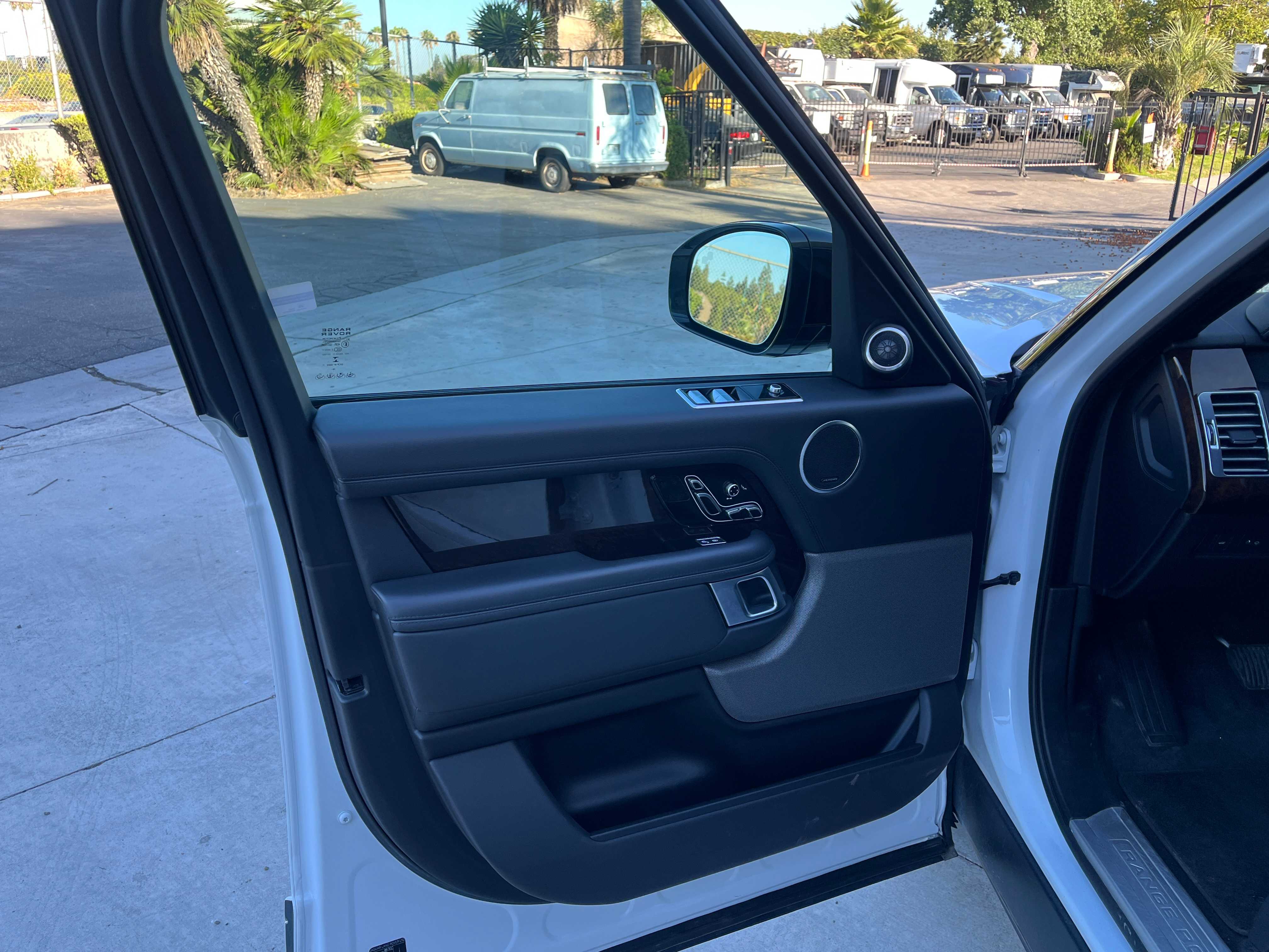 Land Rover Range Rover Image 13