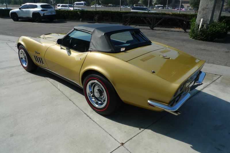 Chevrolet Corvette Image 7