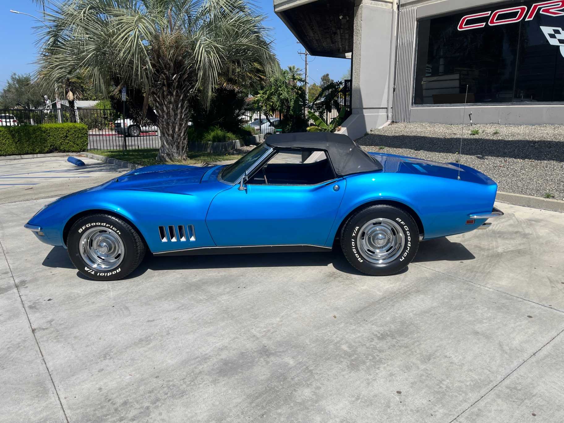 Chevrolet Corvette Image 15