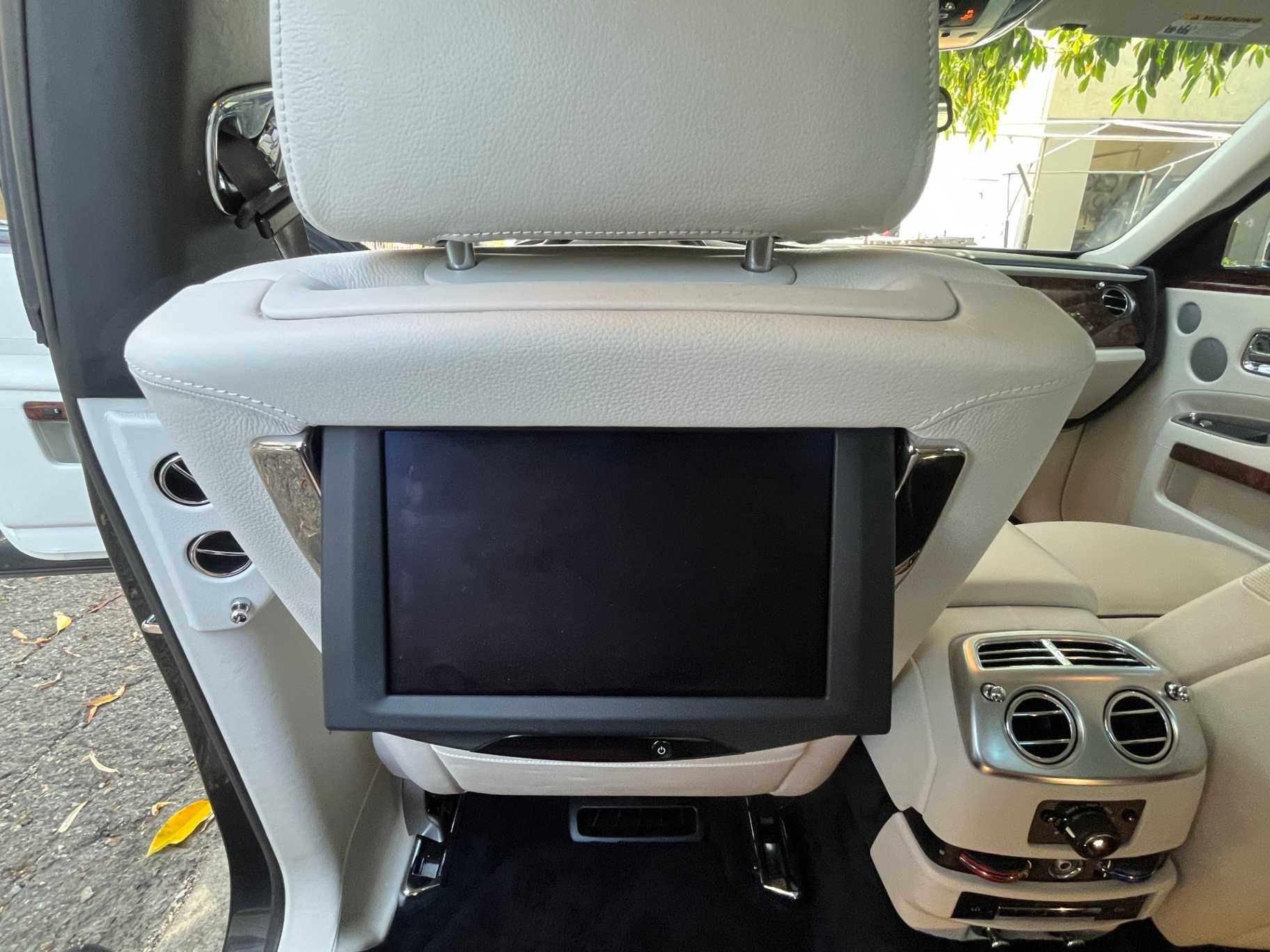 Rolls-Royce Ghost Image 40