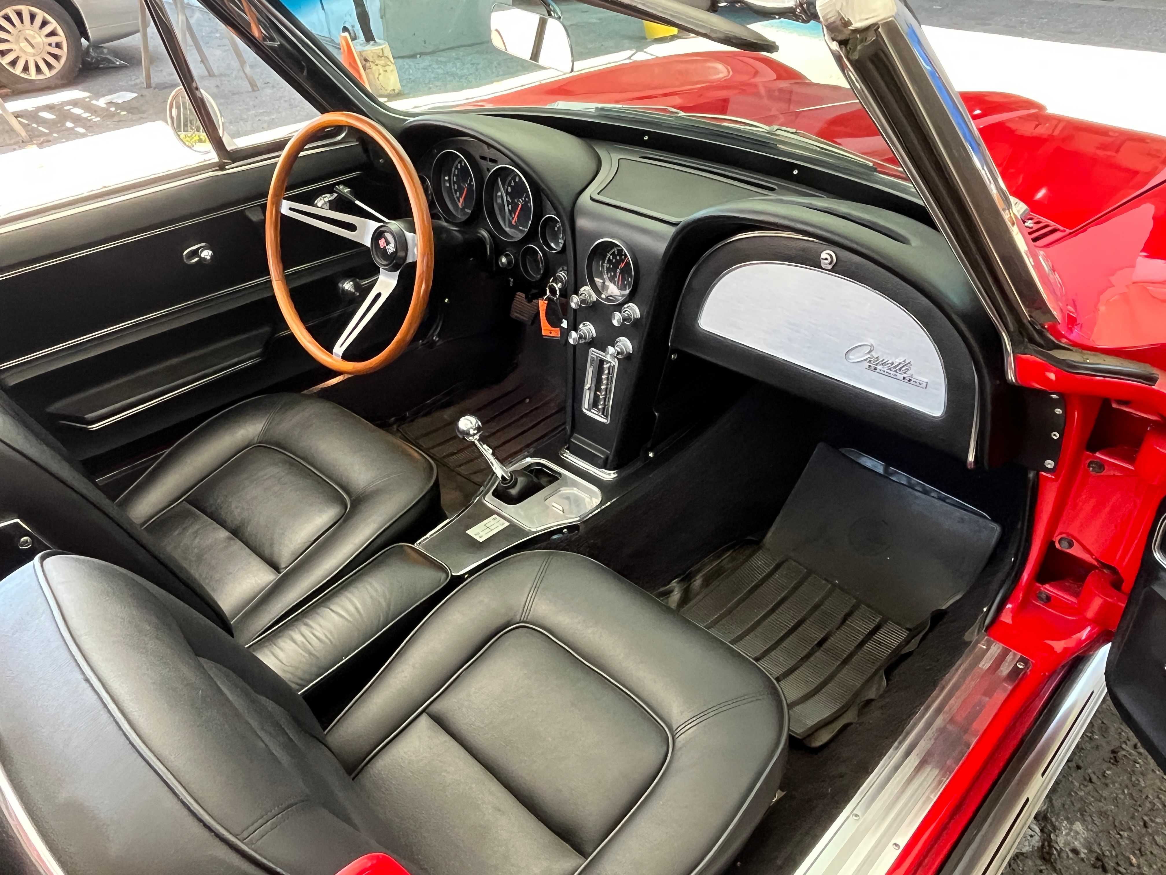 Chevrolet Corvette Image 25