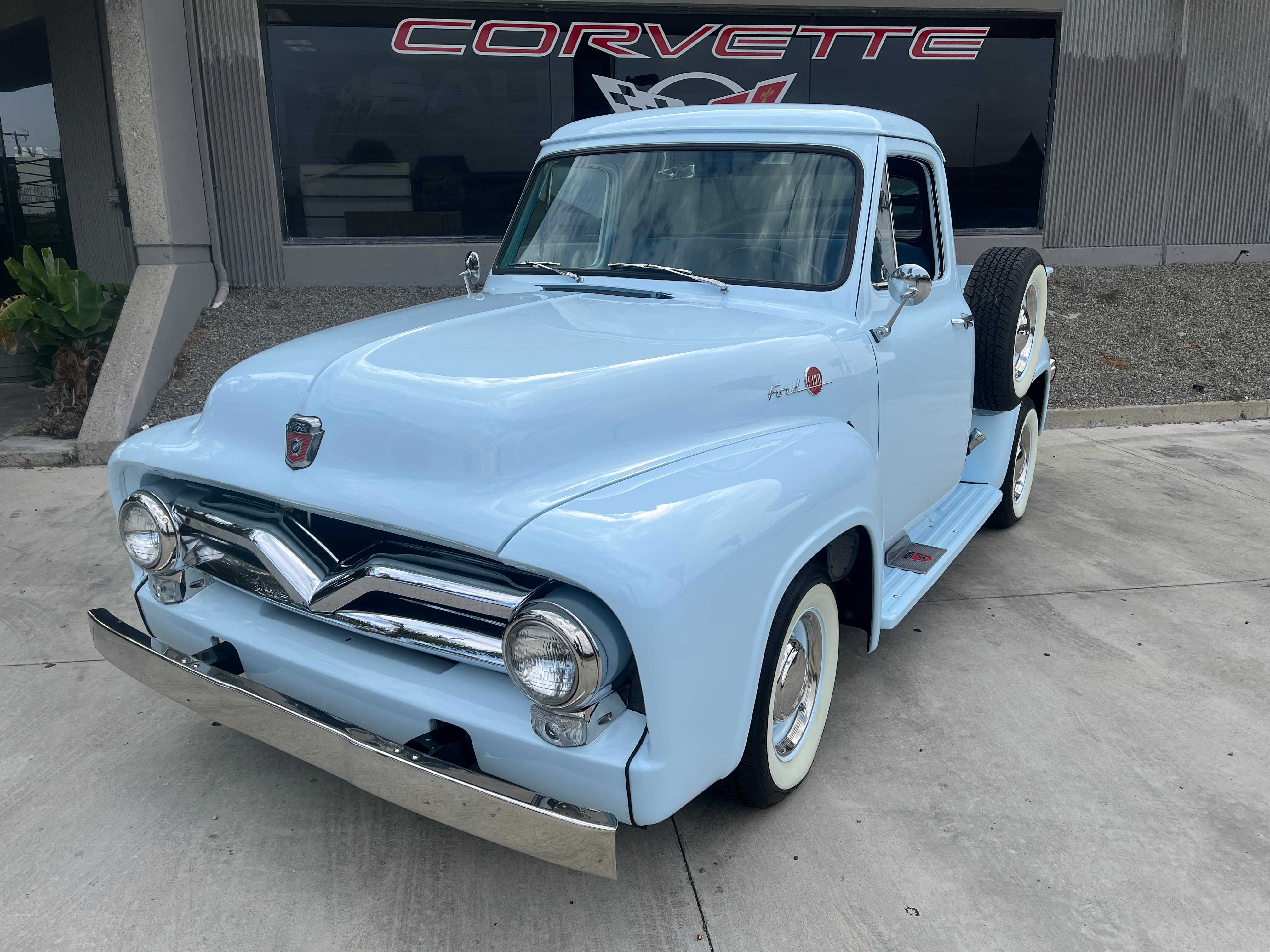 Ford F-100 Image 2