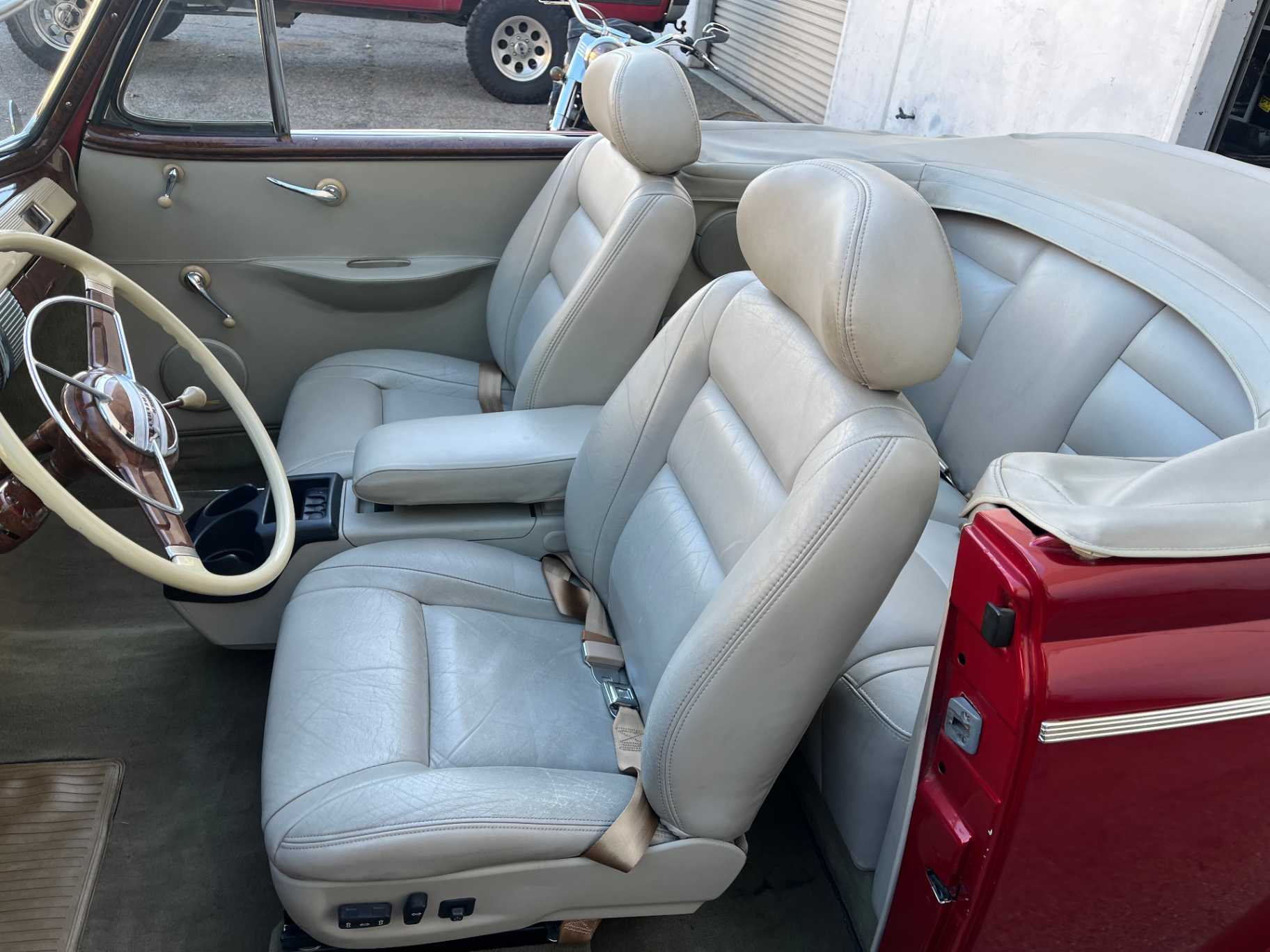 Ford Super Delux Image 28