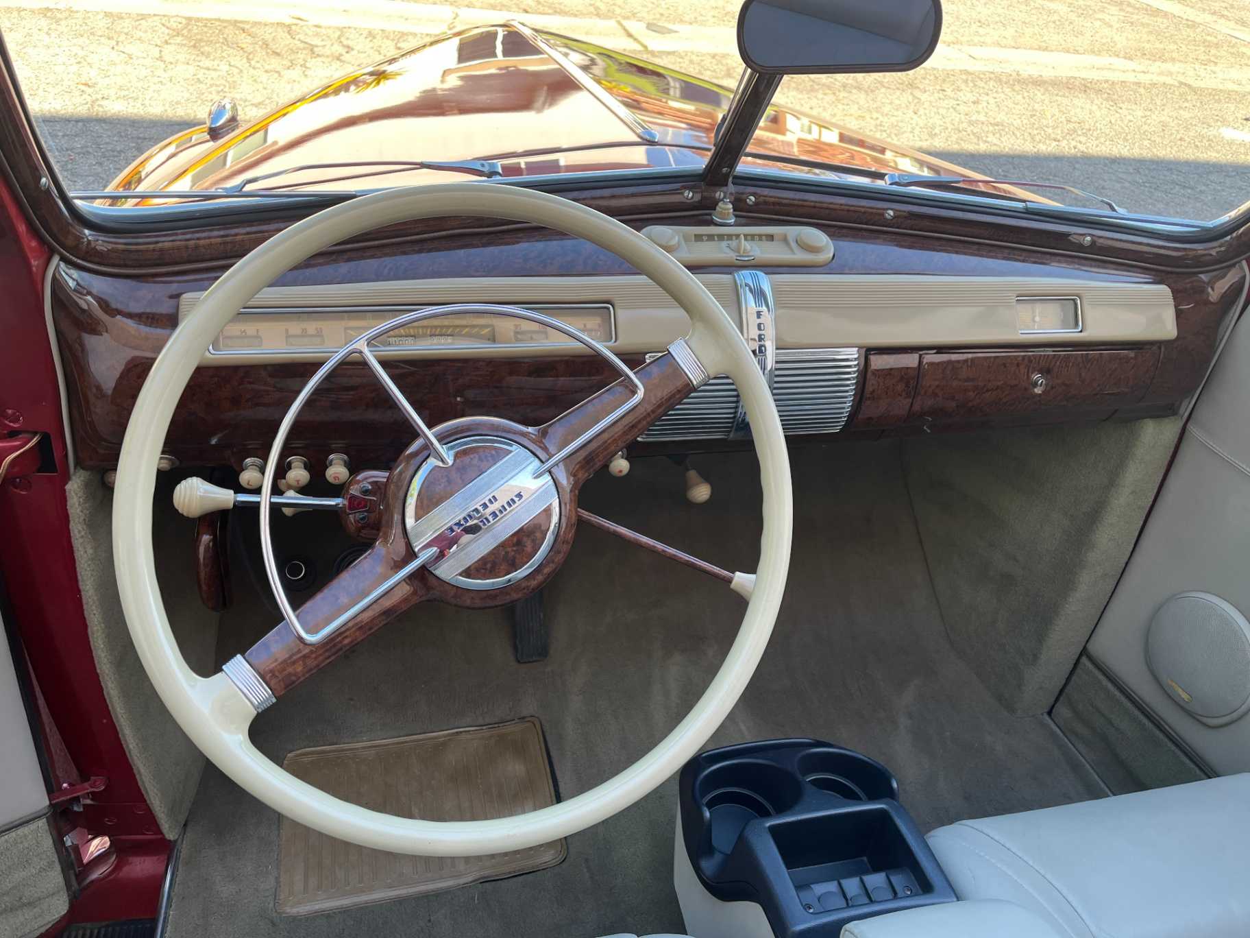 Ford Super Delux Image 30