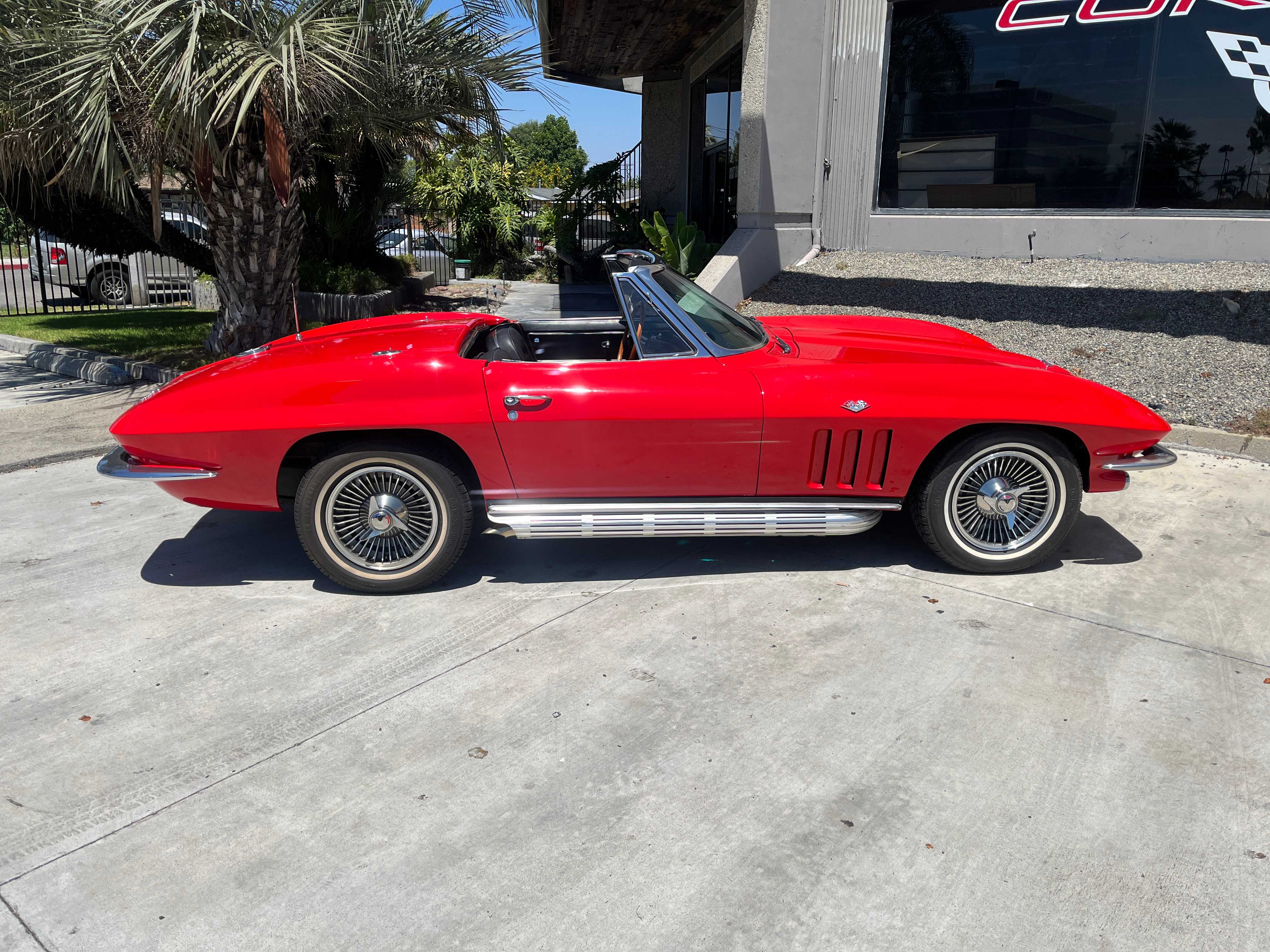 Chevrolet Corvette Image 10