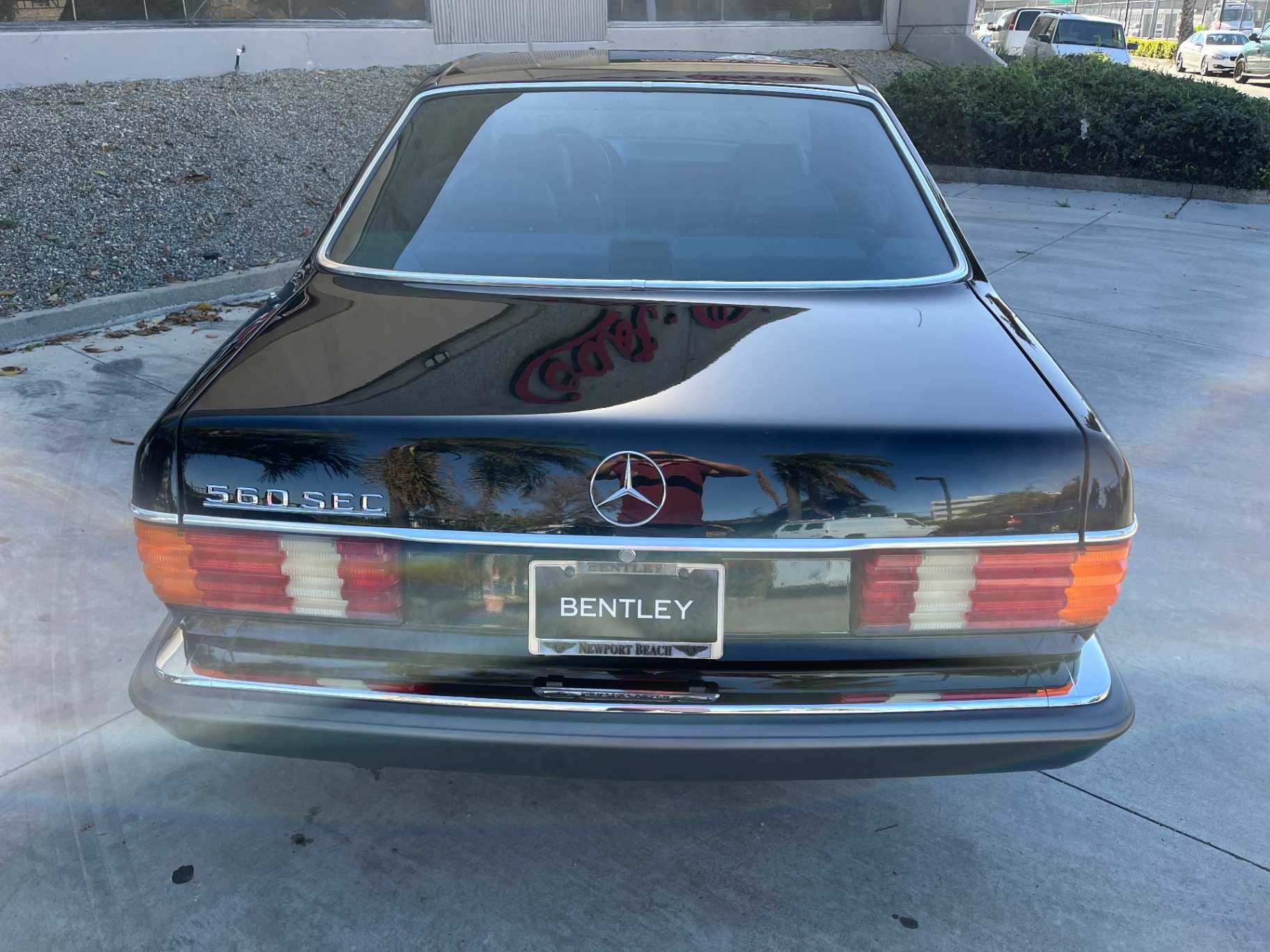 Mercedes-Benz 560-Class Image 6