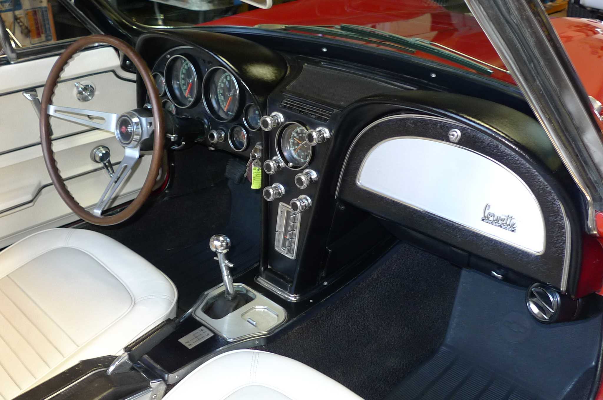 Chevrolet Corvette Image 23
