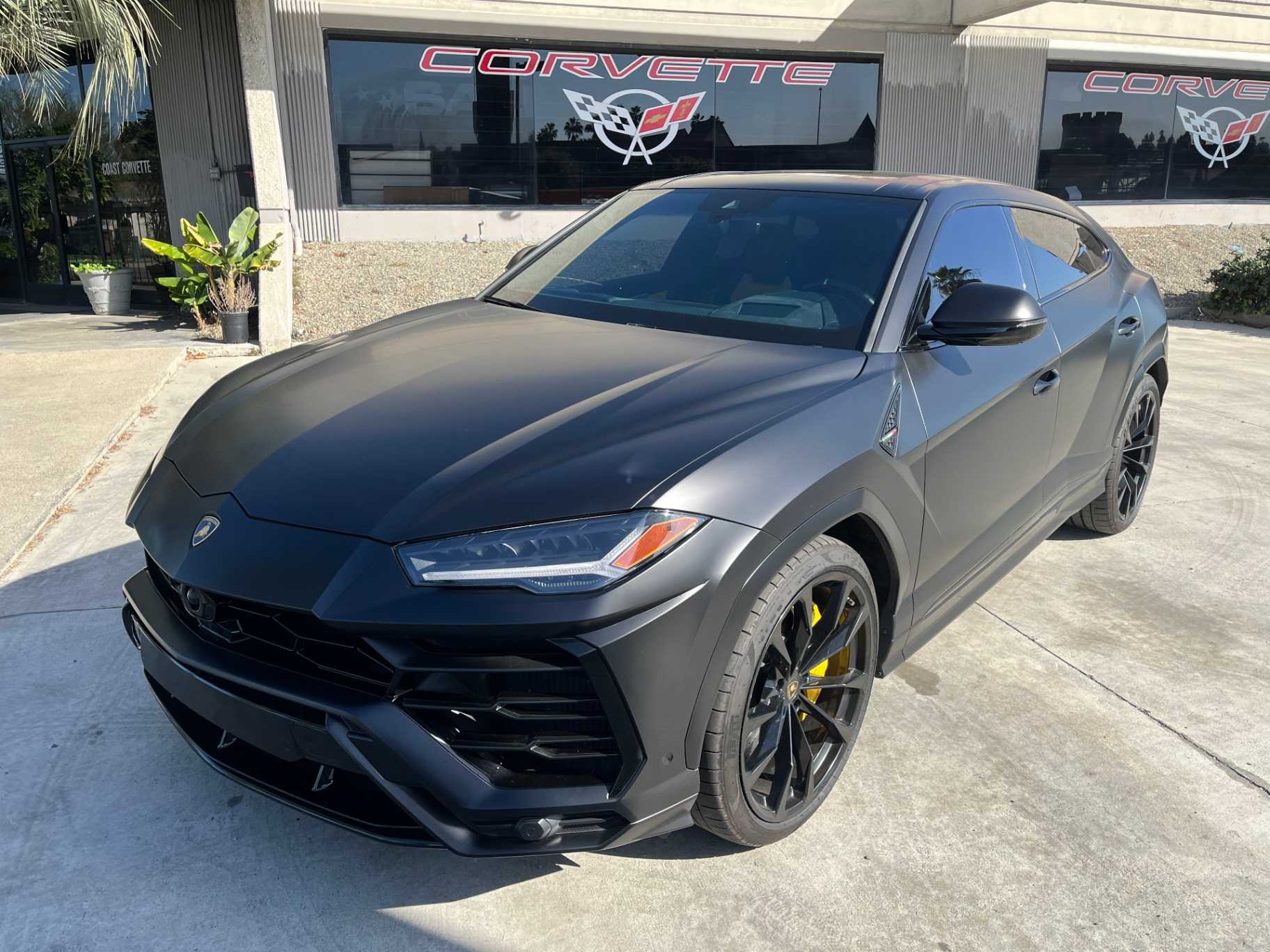 Lamborghini Urus Image 1