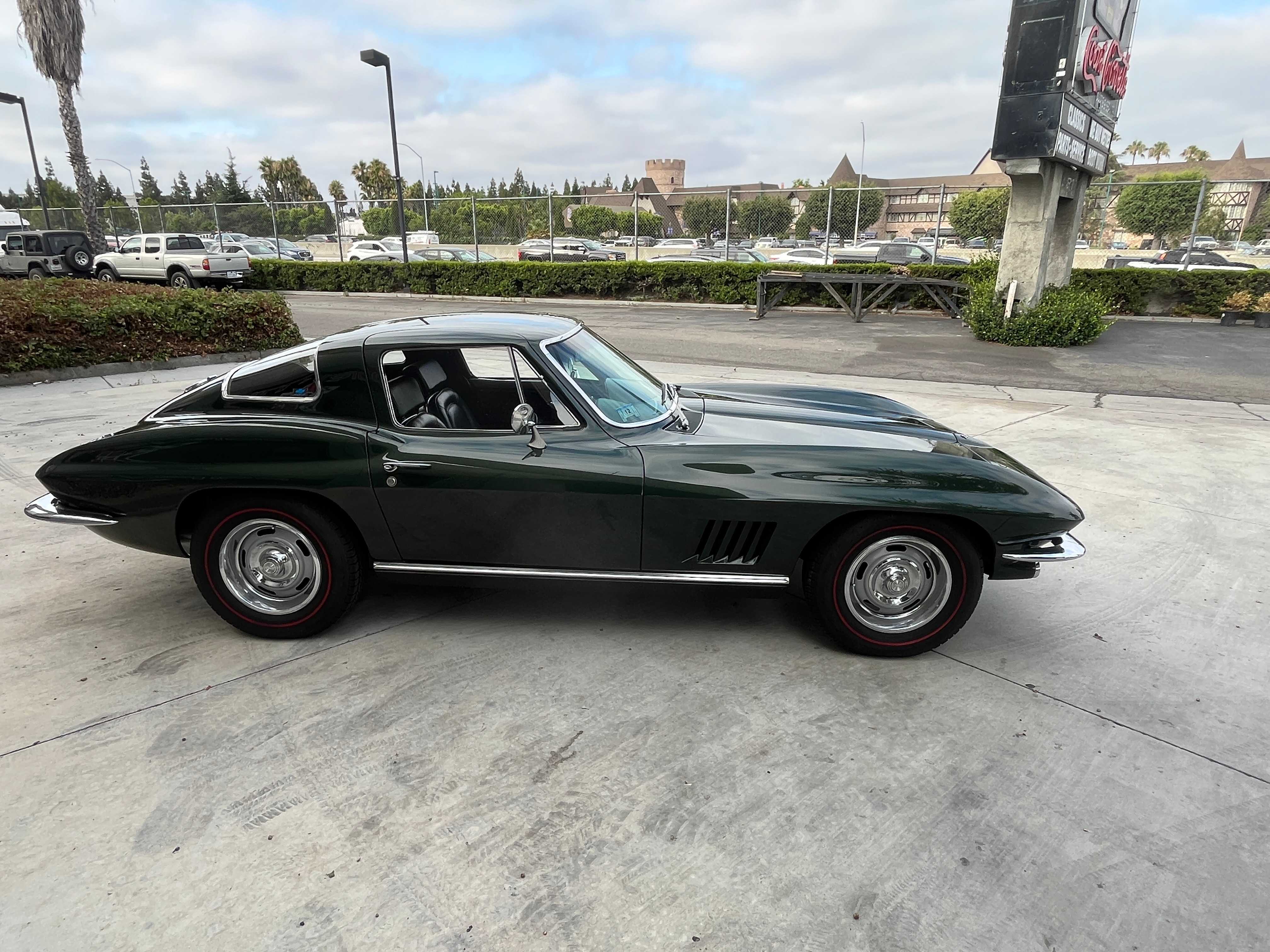 Chevrolet Corvette Image 9