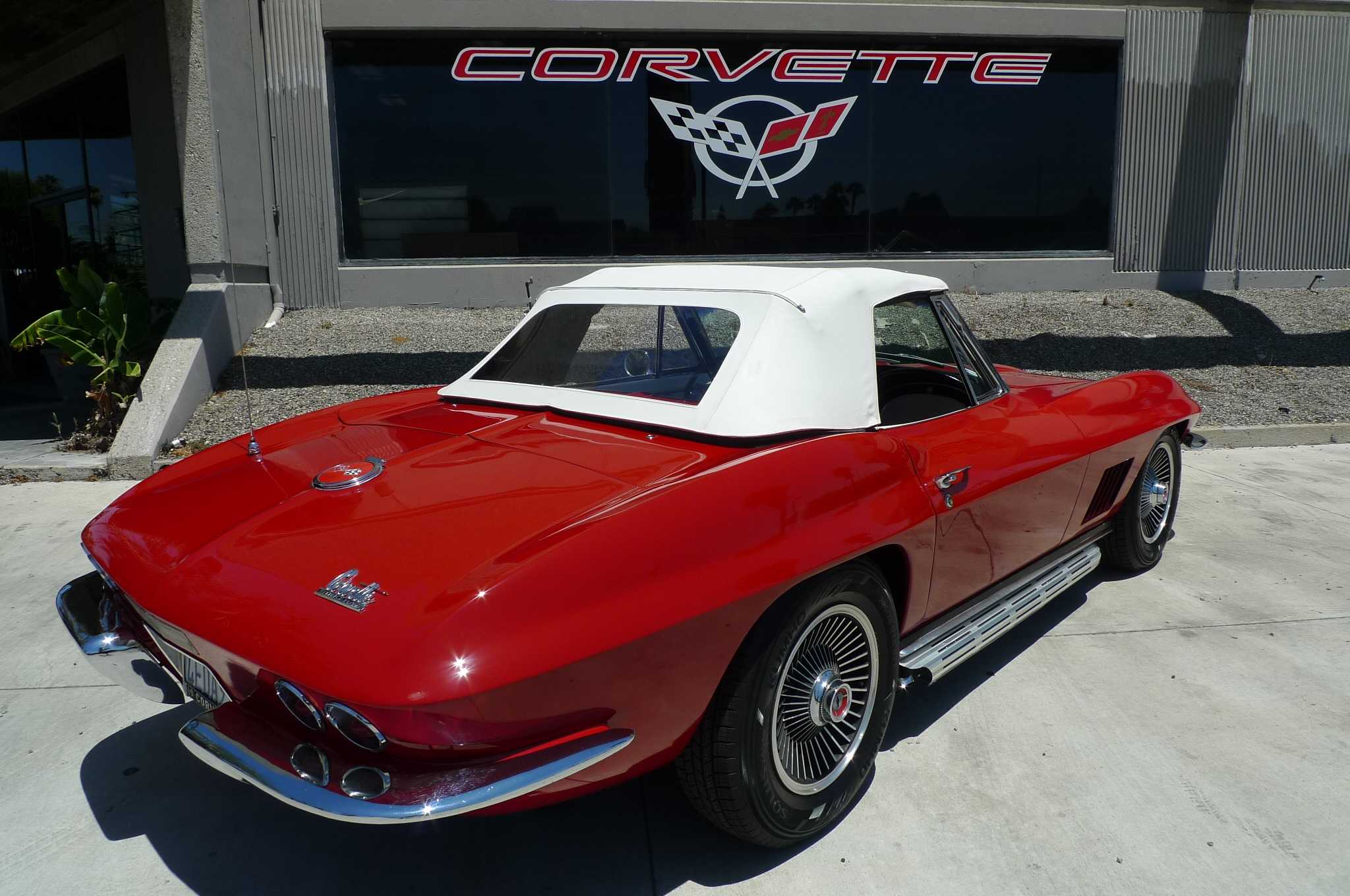 Chevrolet Corvette Image 18