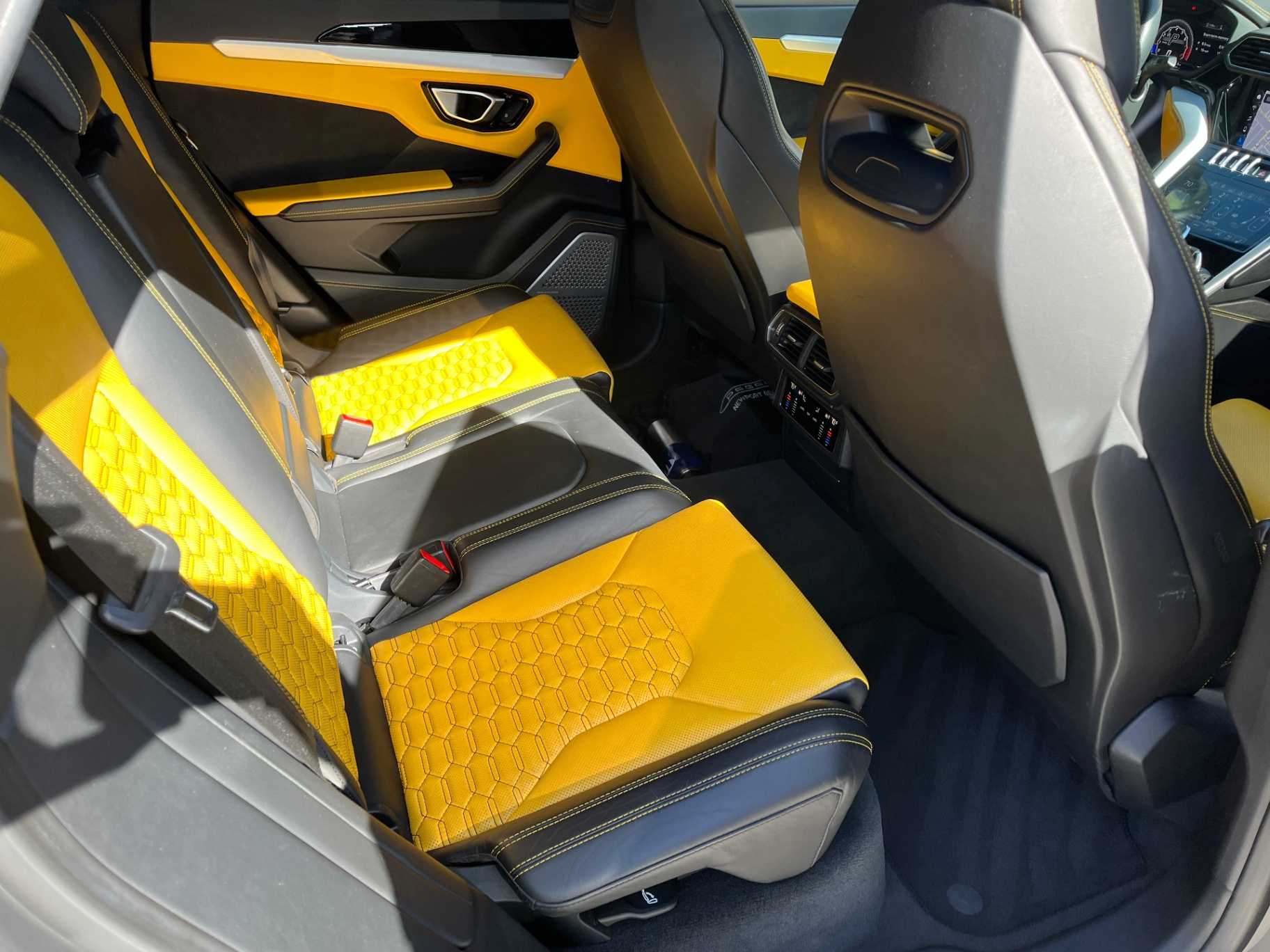 Lamborghini Urus Image 30