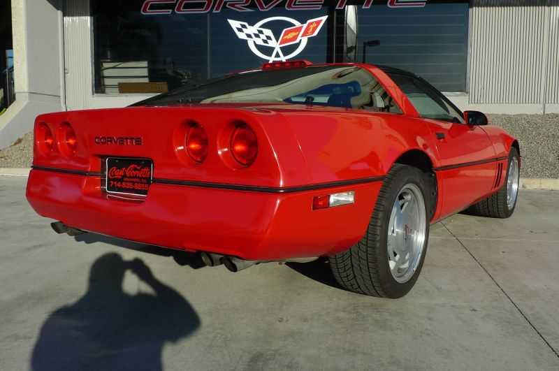 Chevrolet Corvette Image 12