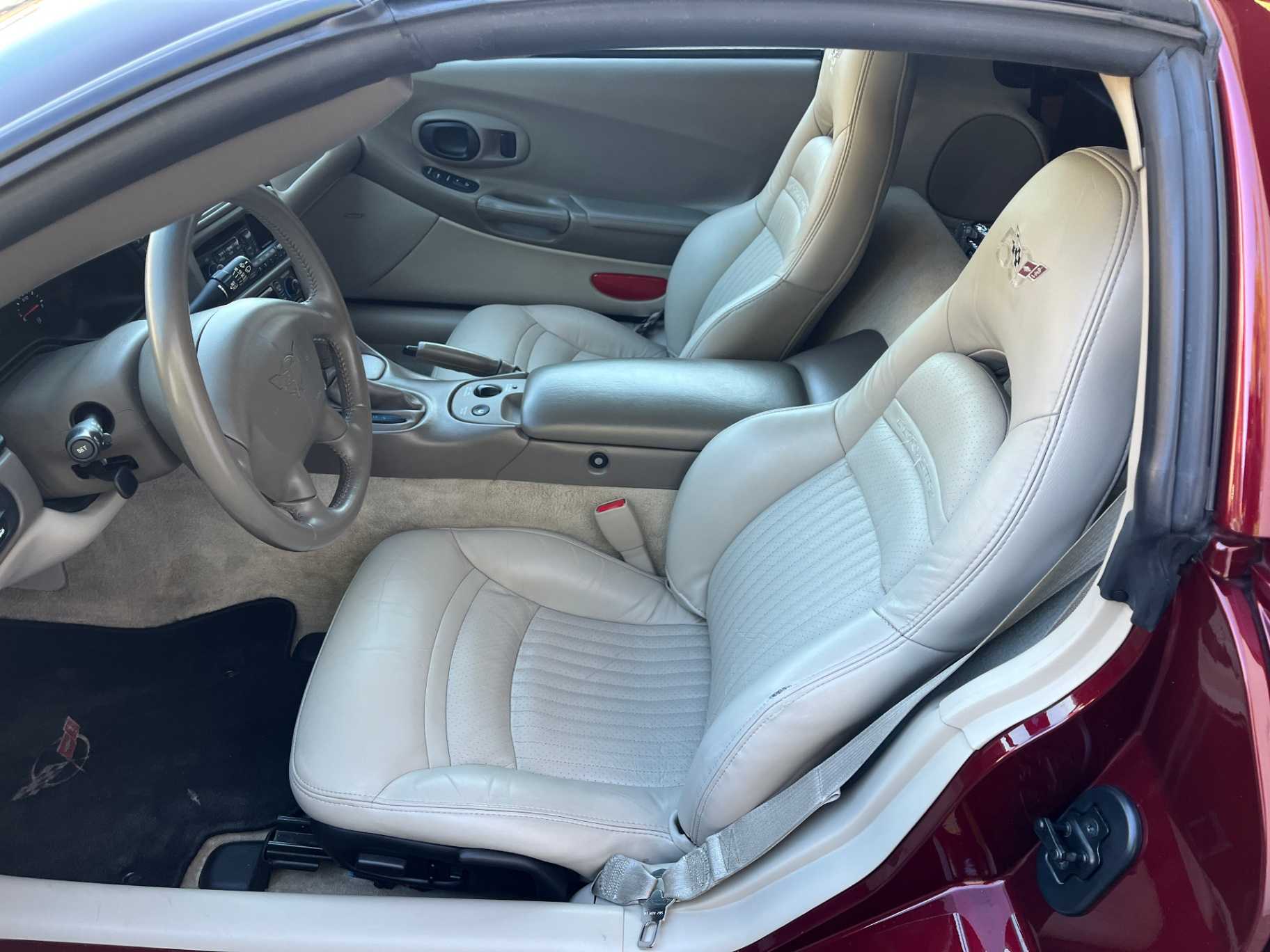 Chevrolet Corvette Image 26