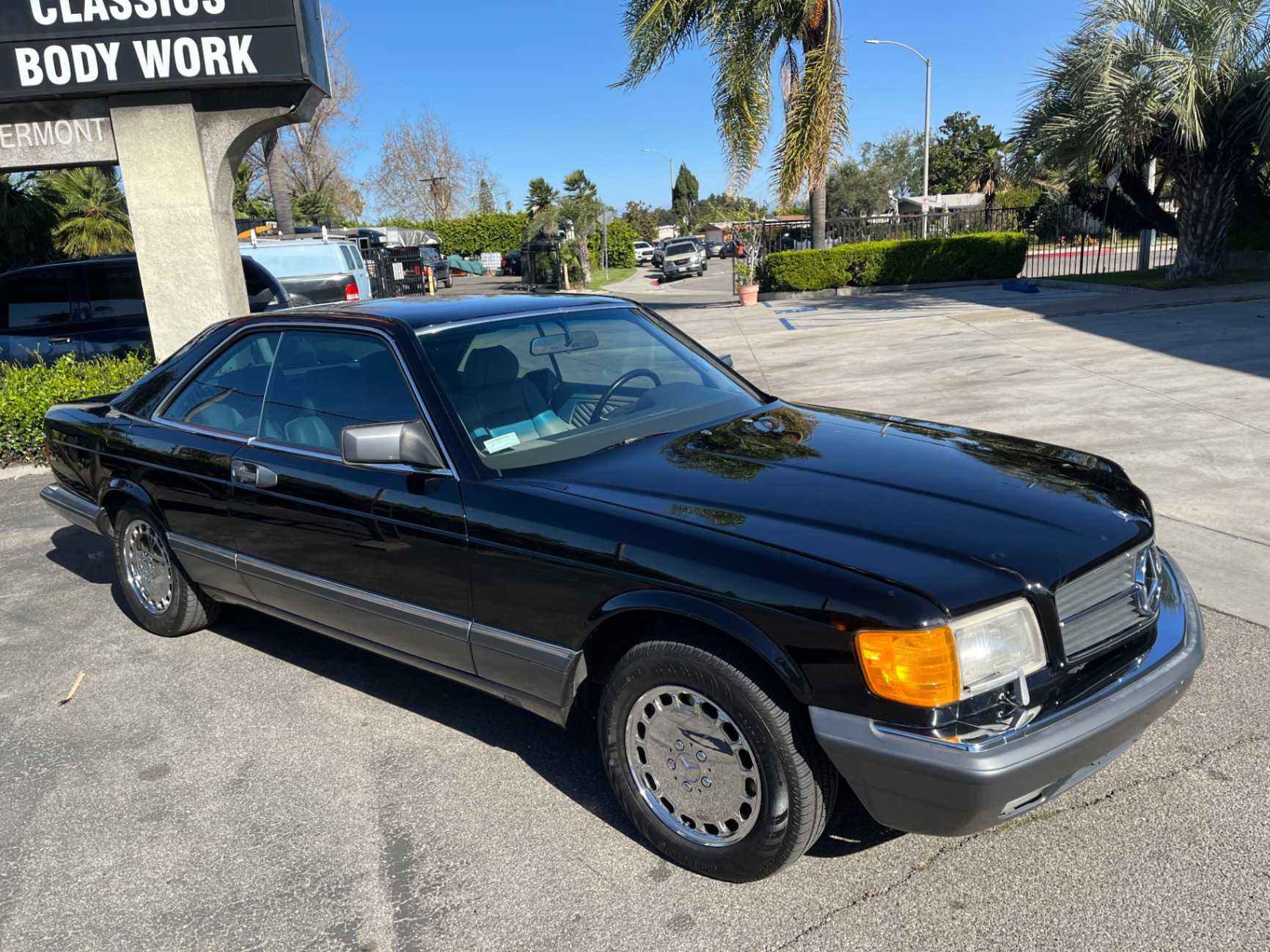 Mercedes-Benz 560-Class Image 56