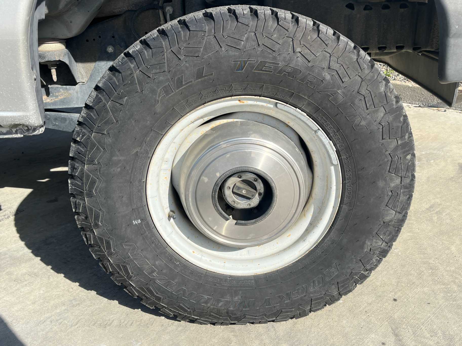 Ford E-Series Image 10