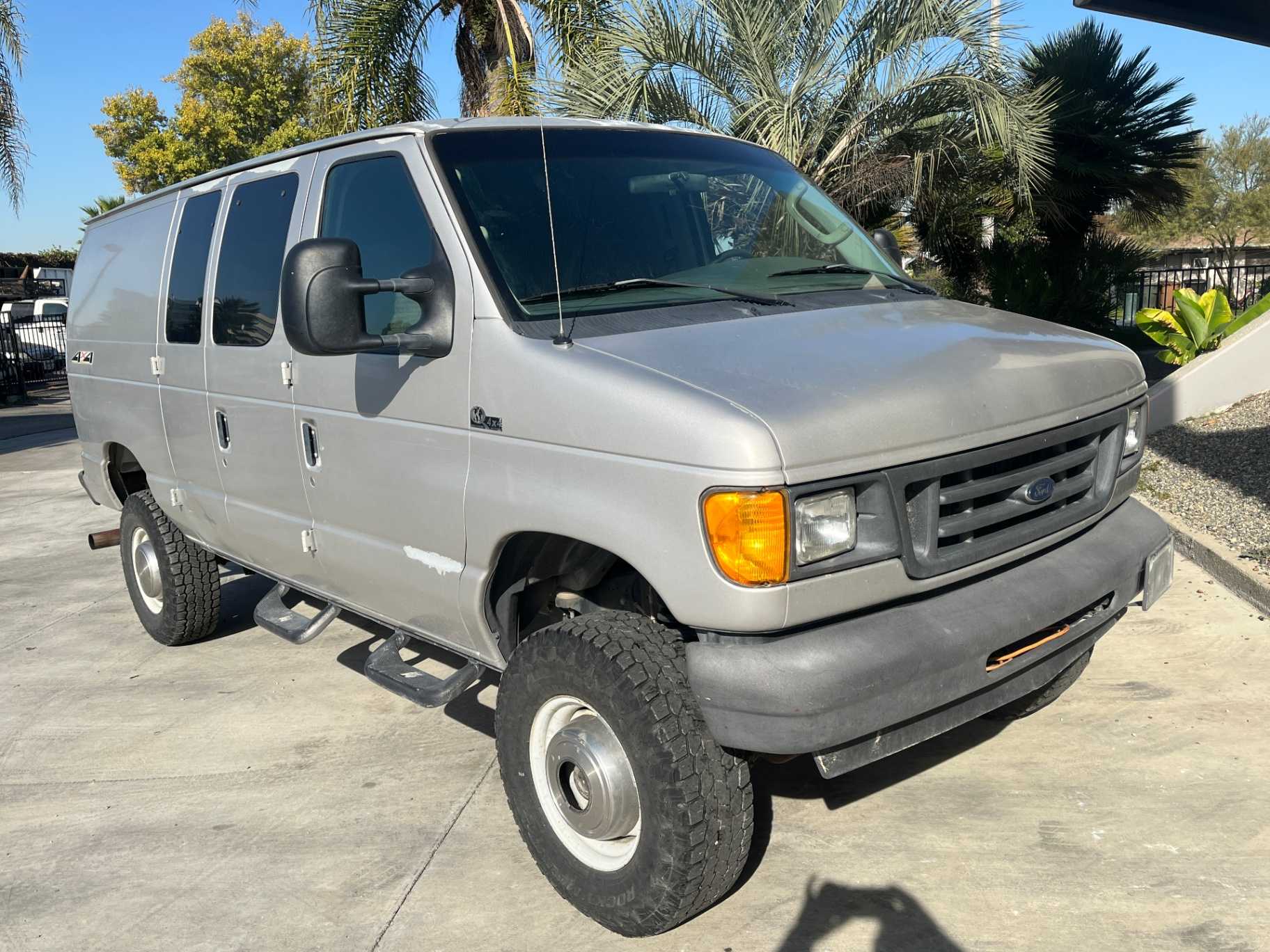 Ford E-Series Image 9