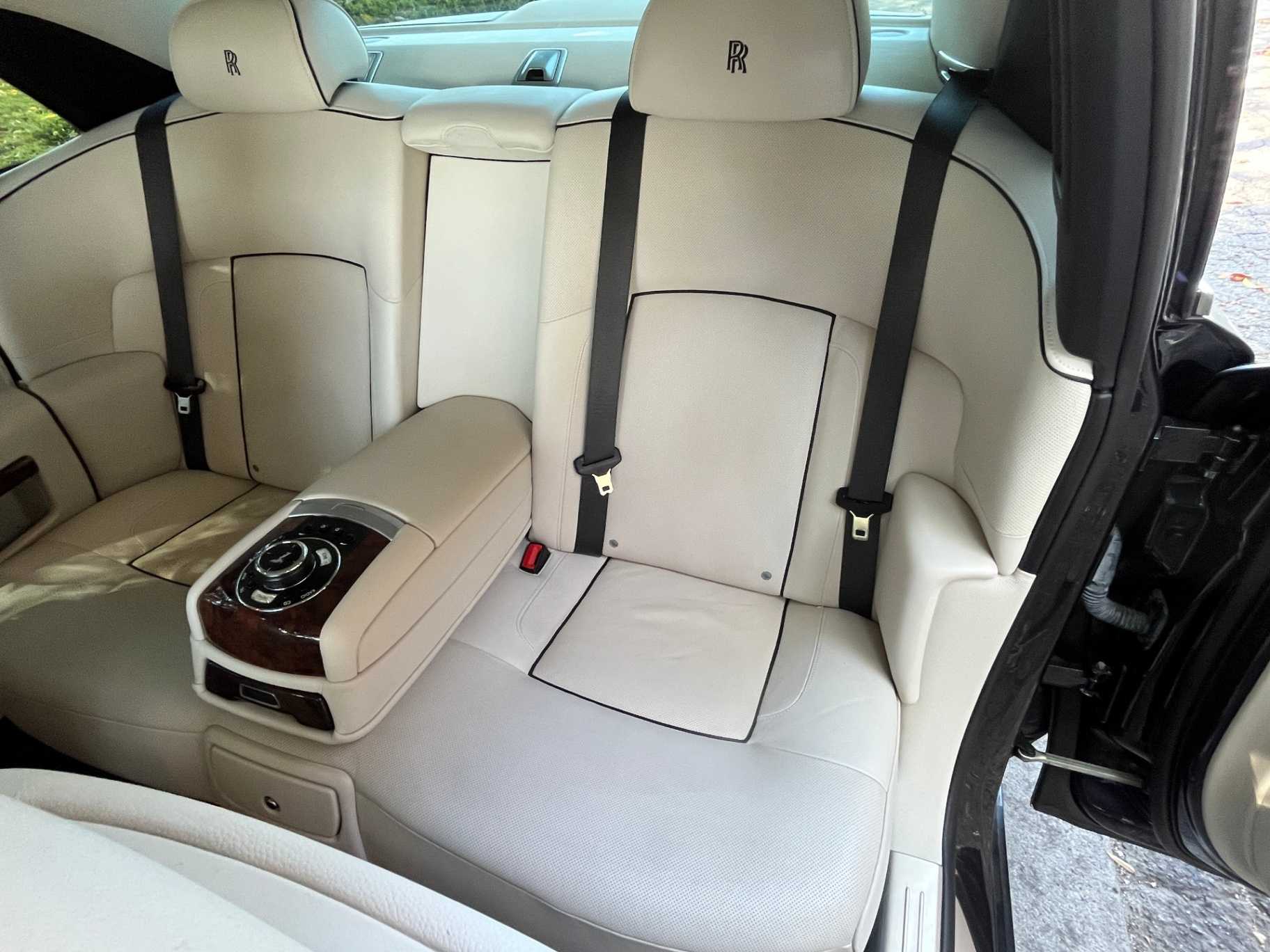 Rolls-Royce Ghost Image 39