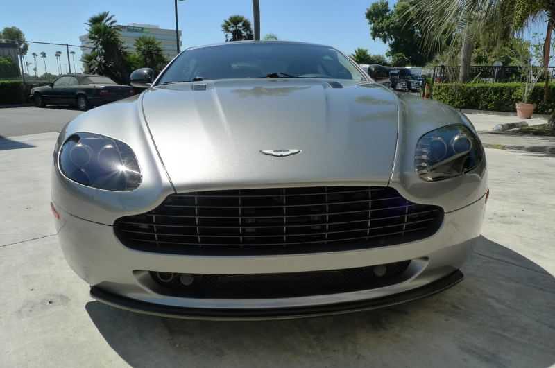 Aston Martin V8 Vantage Image 12