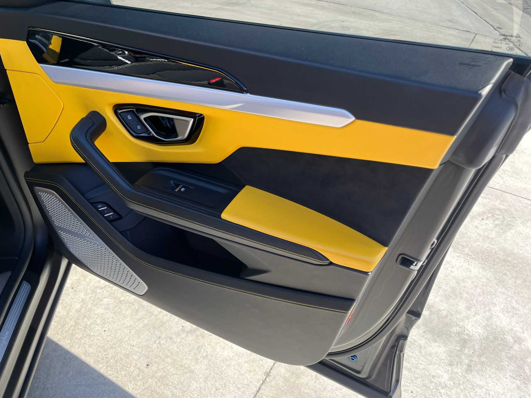 Lamborghini Urus Image 32