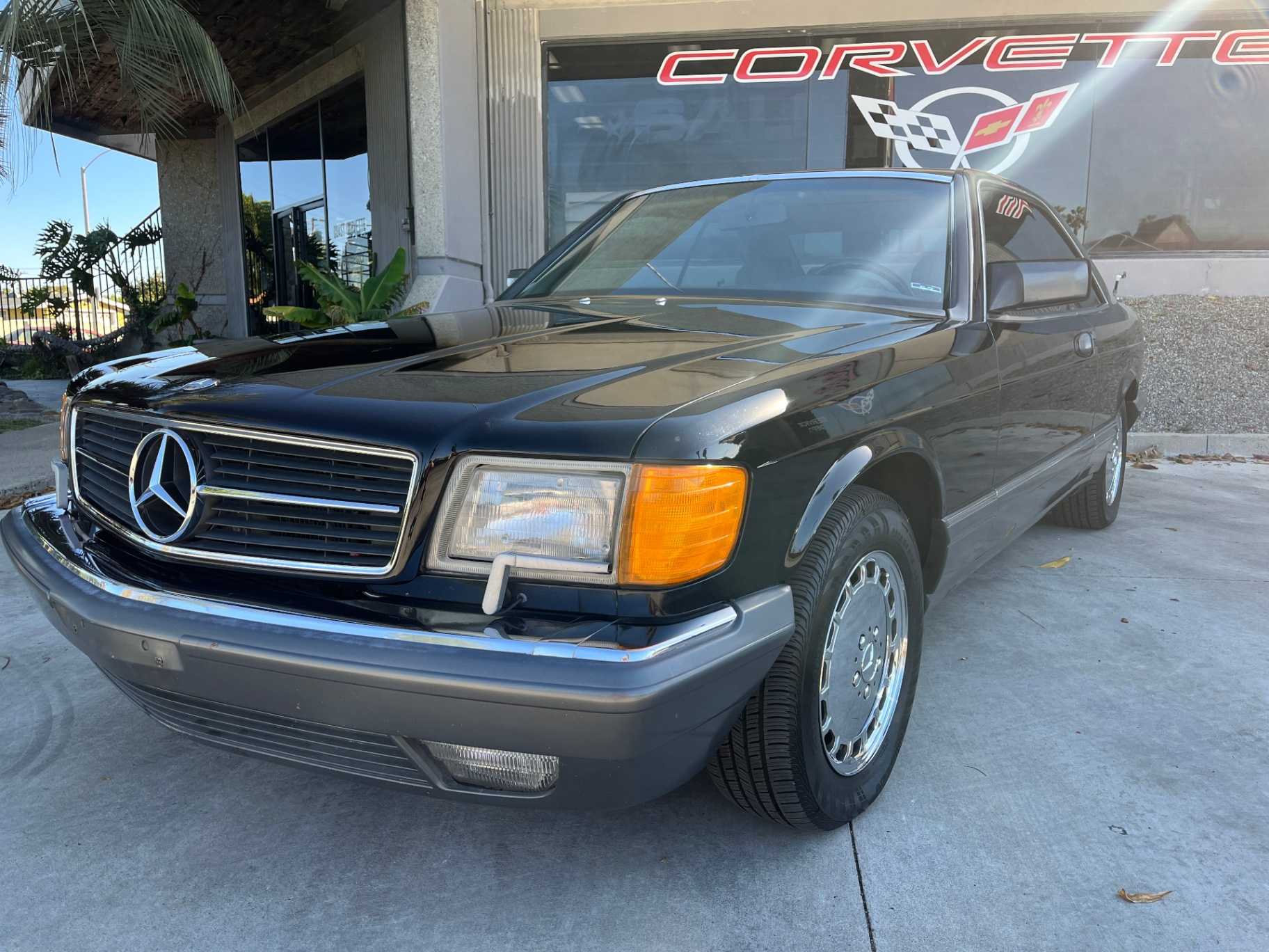 Mercedes-Benz 560-Class Image 1