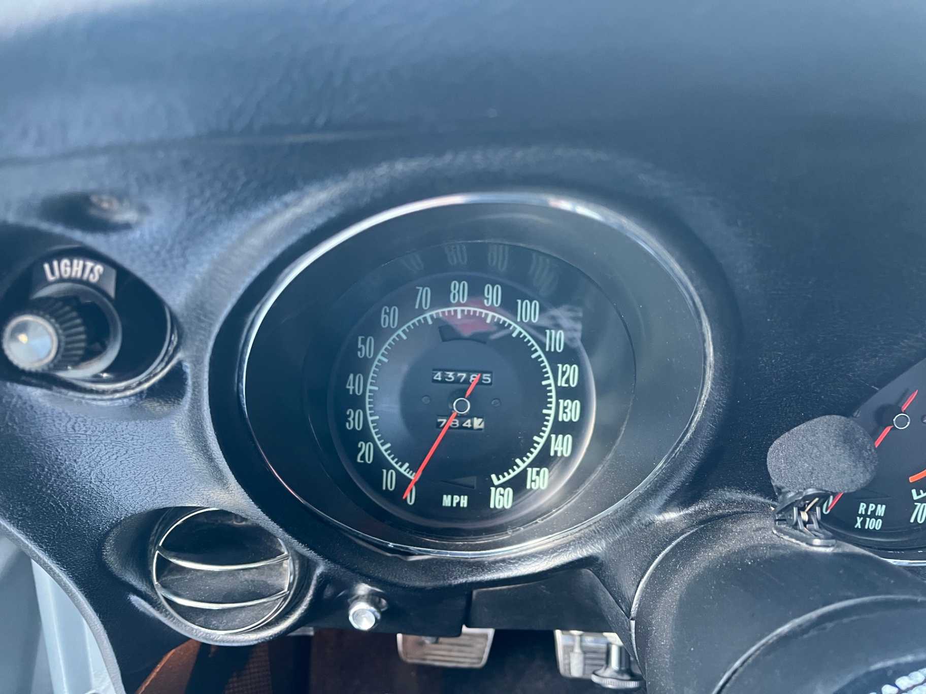 Chevrolet Corvette Image 34