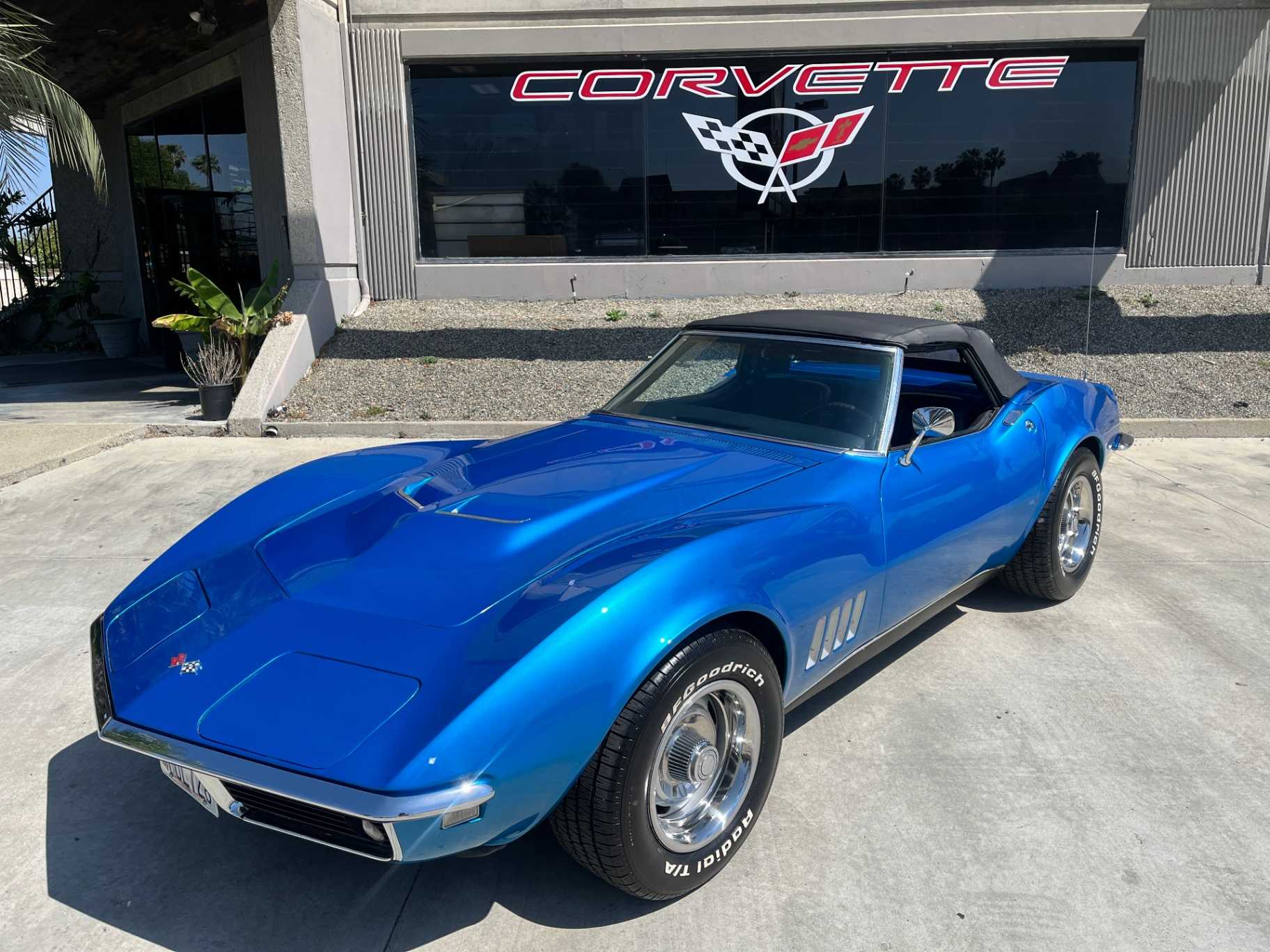 Chevrolet Corvette Image 12