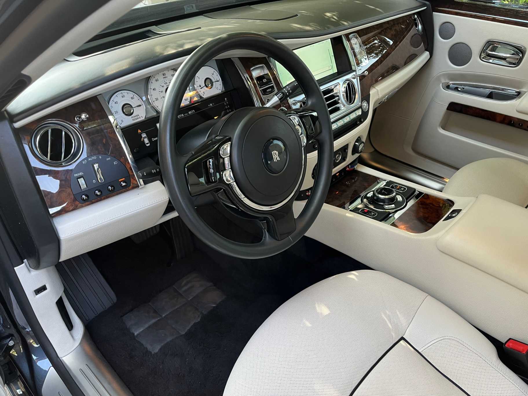 Rolls-Royce Ghost Image 31