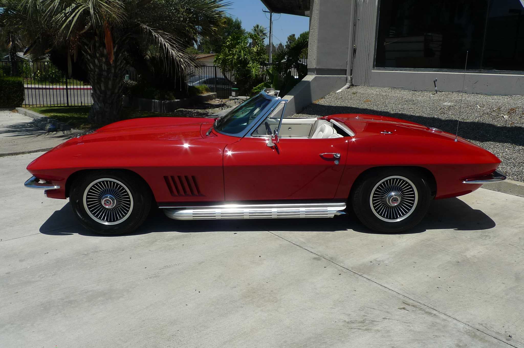 Chevrolet Corvette Image 25