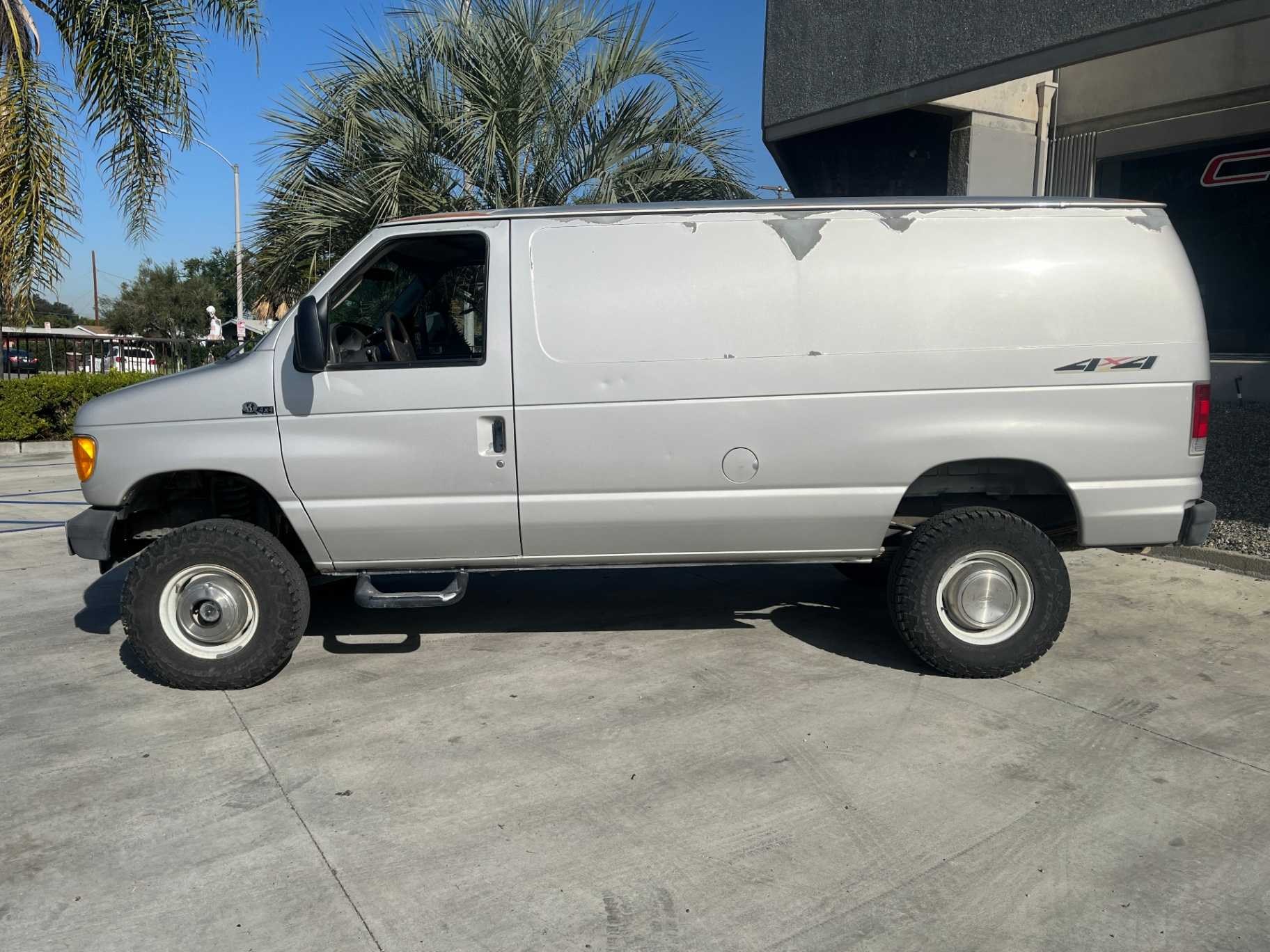 Ford E-Series Image 17