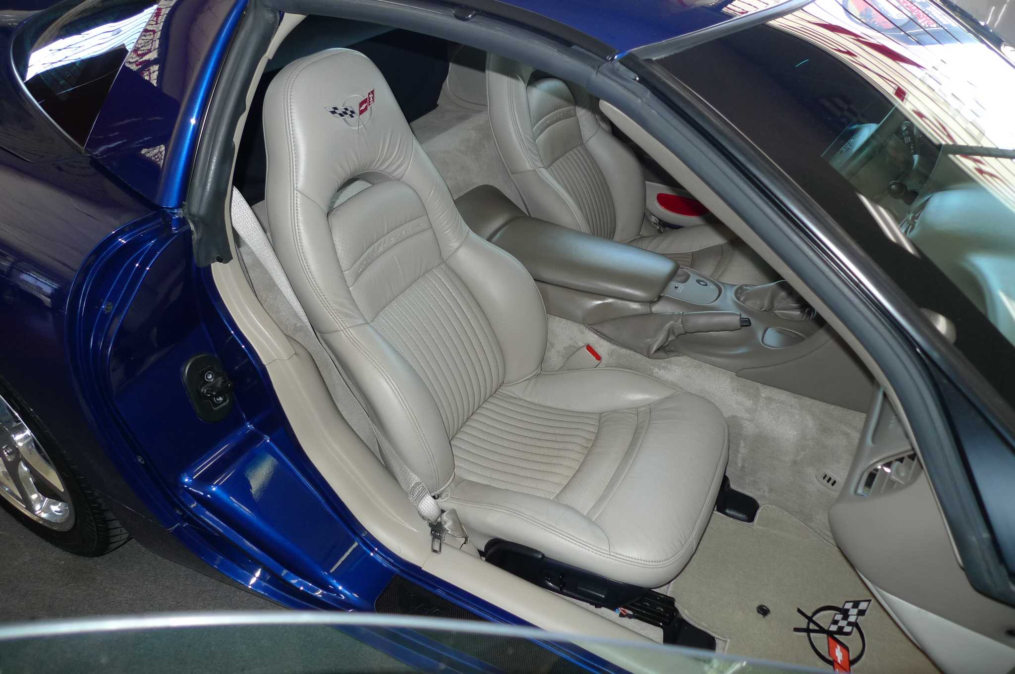 Chevrolet Corvette Image 25