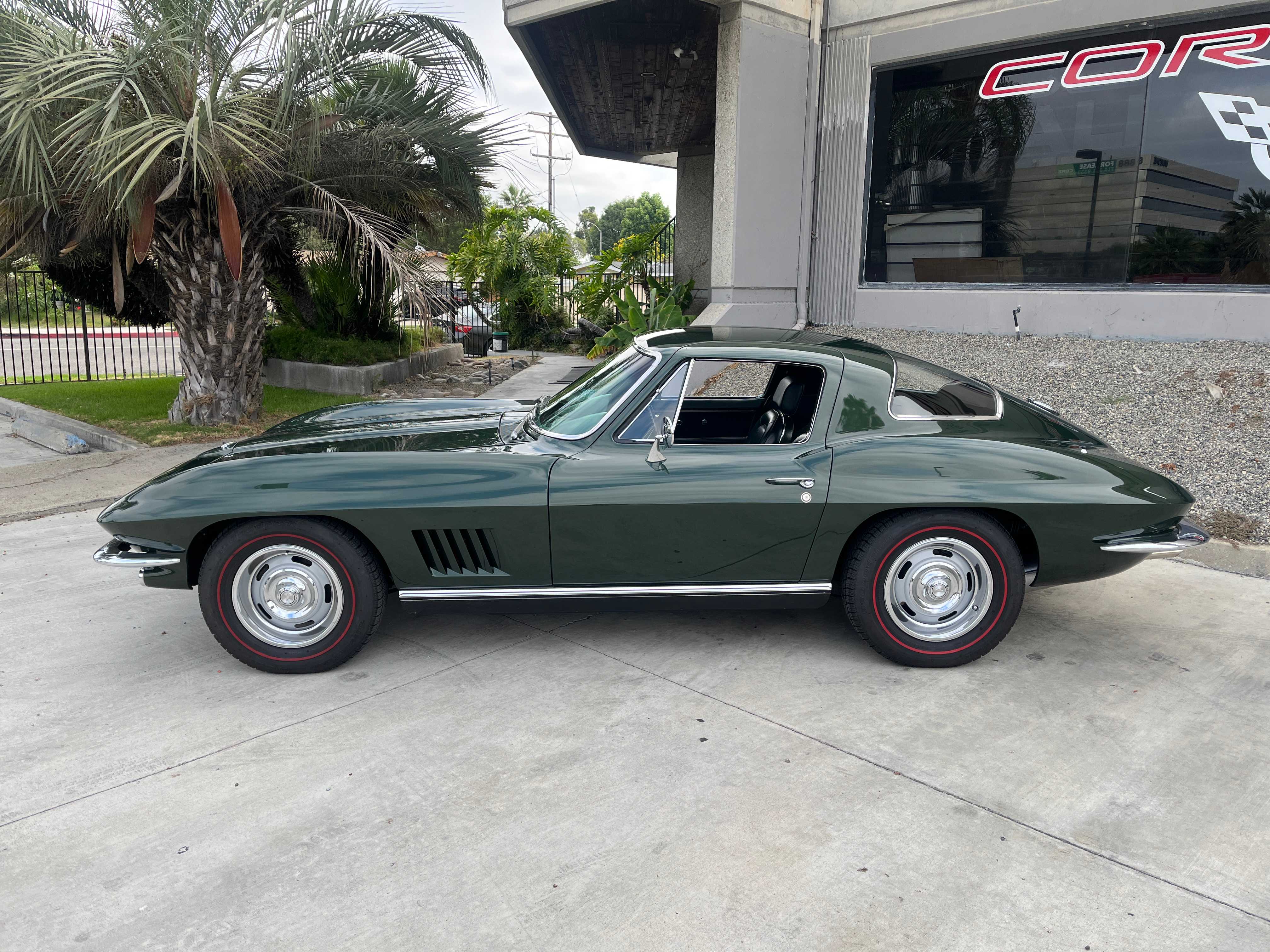 Chevrolet Corvette Image 43