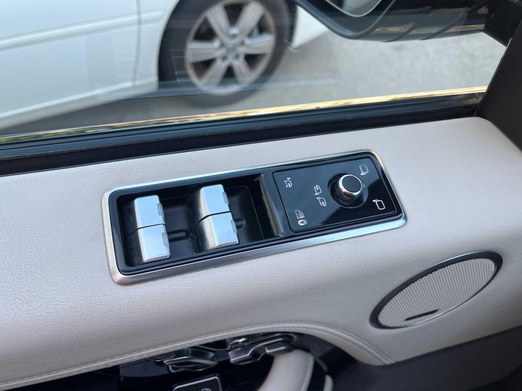 Land Rover Range Rover Image 39