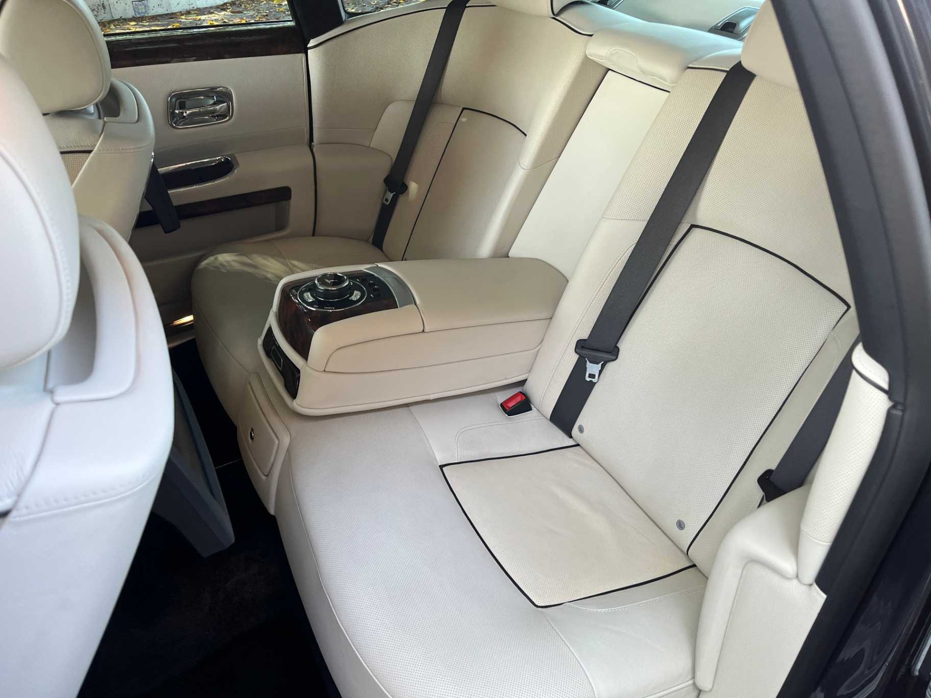 Rolls-Royce Ghost Image 42