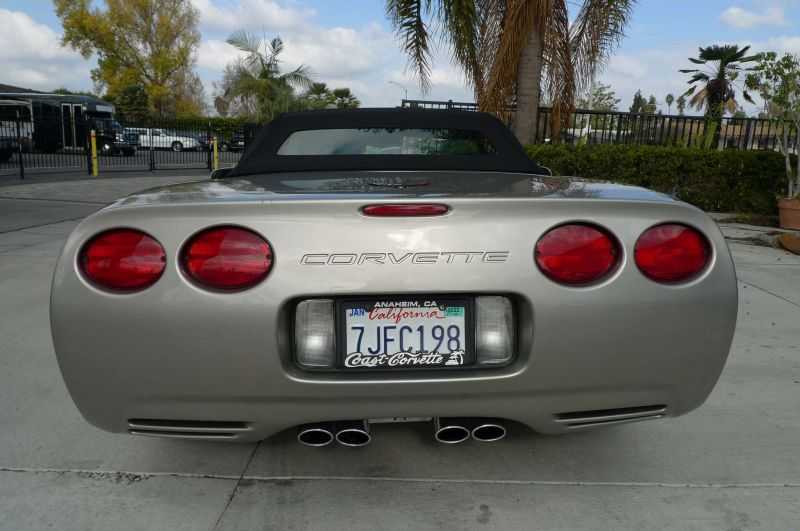 Chevrolet Corvette Image 12