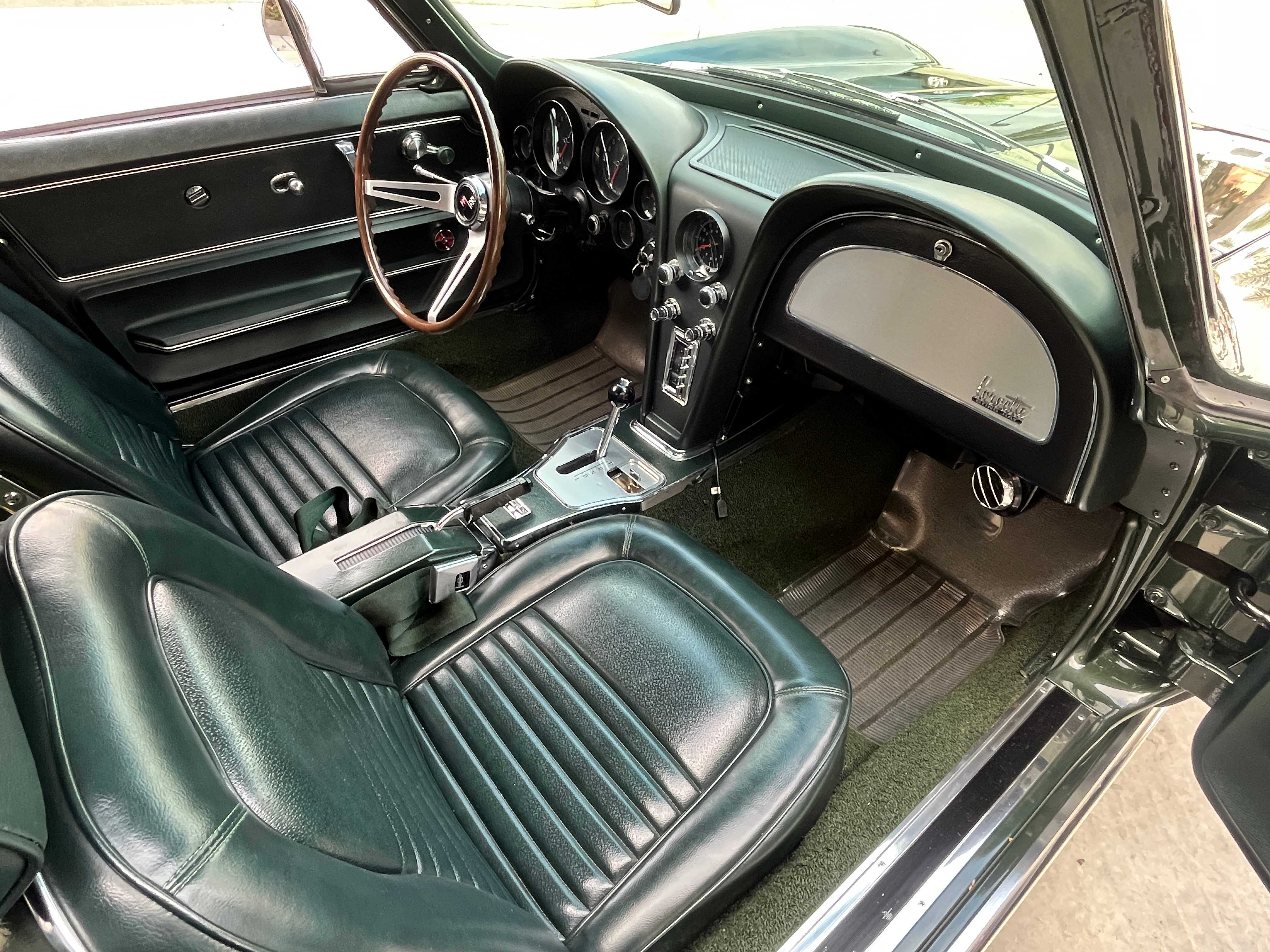 Chevrolet Corvette Image 23