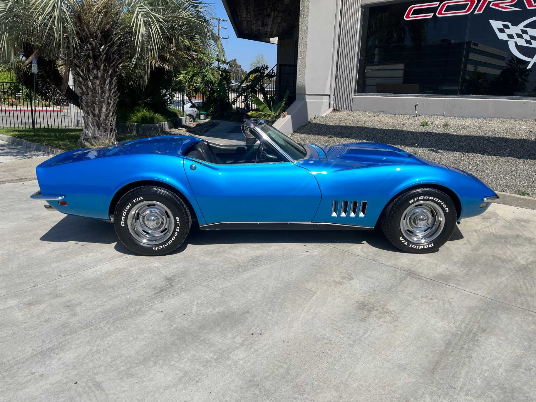 Chevrolet Corvette Image 4
