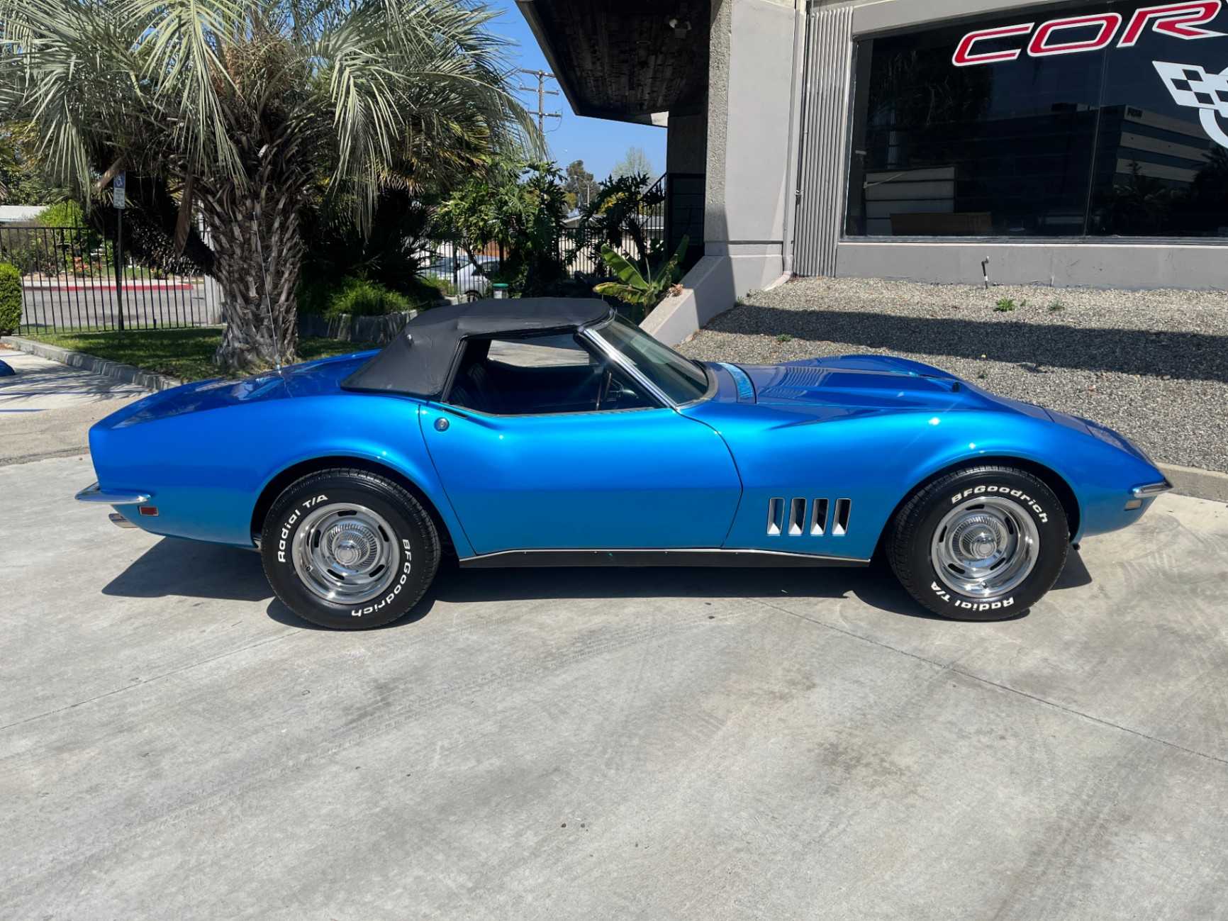 Chevrolet Corvette Image 10