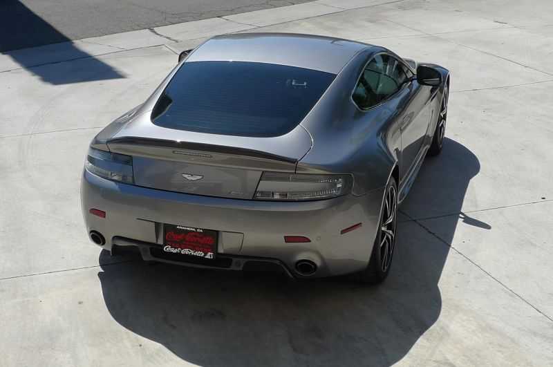 Aston Martin V8 Vantage Image 2