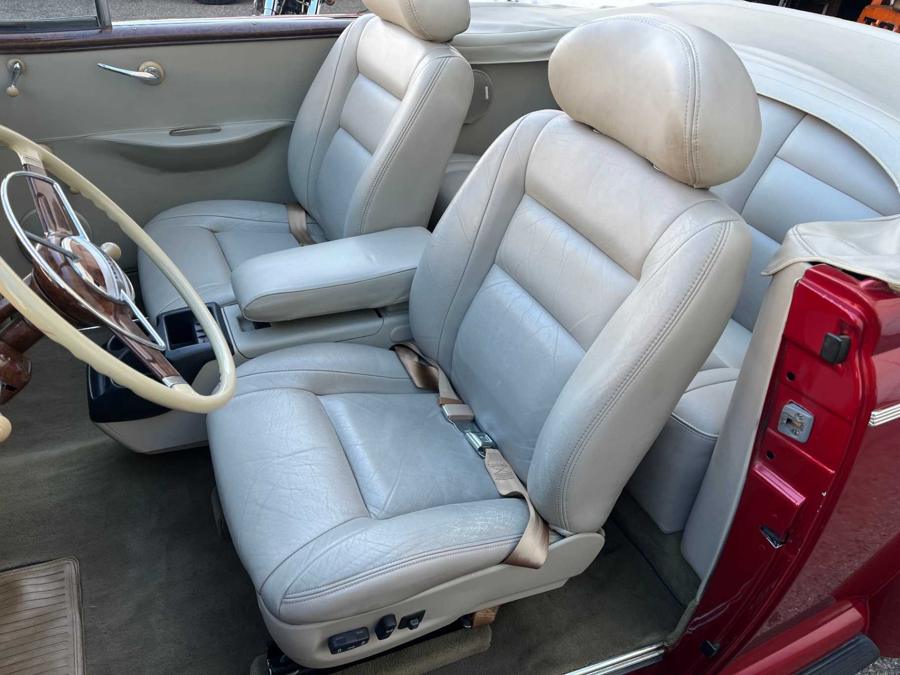 Ford Super Delux Image 25