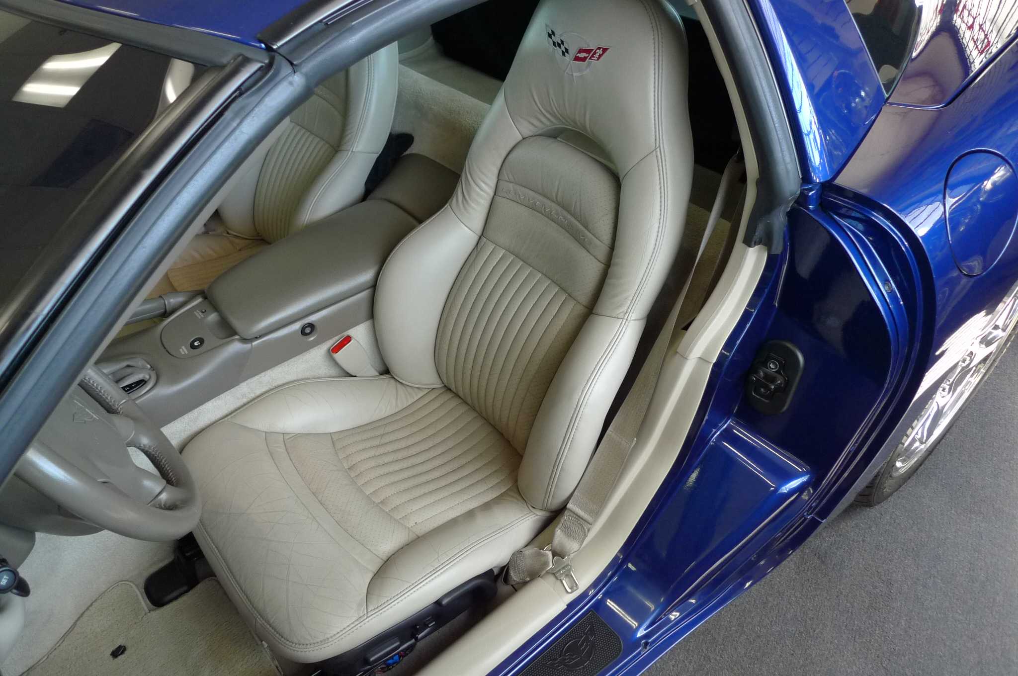 Chevrolet Corvette Image 16