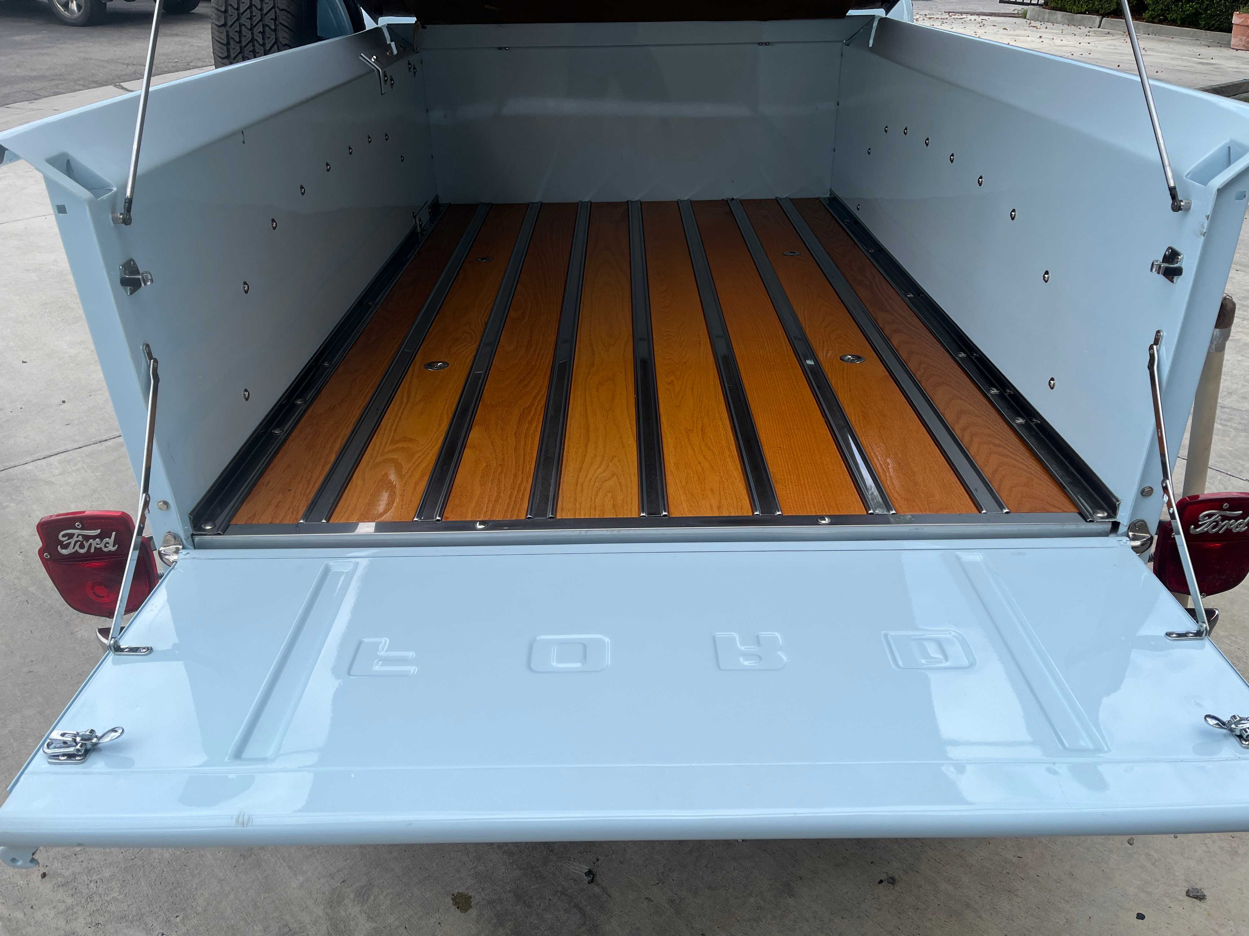 Ford F-100 Image 16