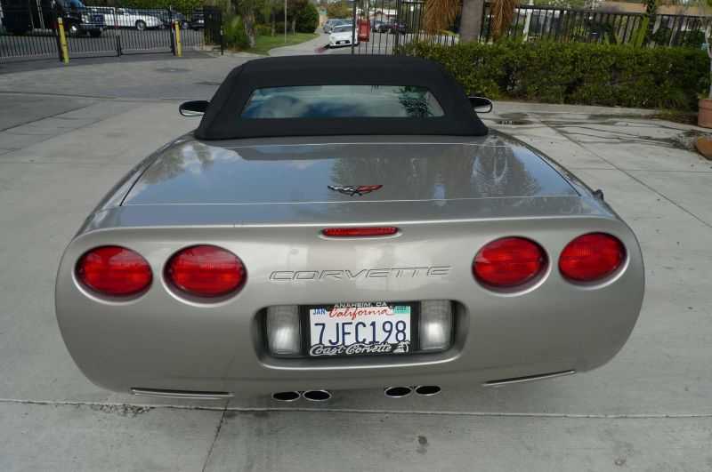 Chevrolet Corvette Image 13