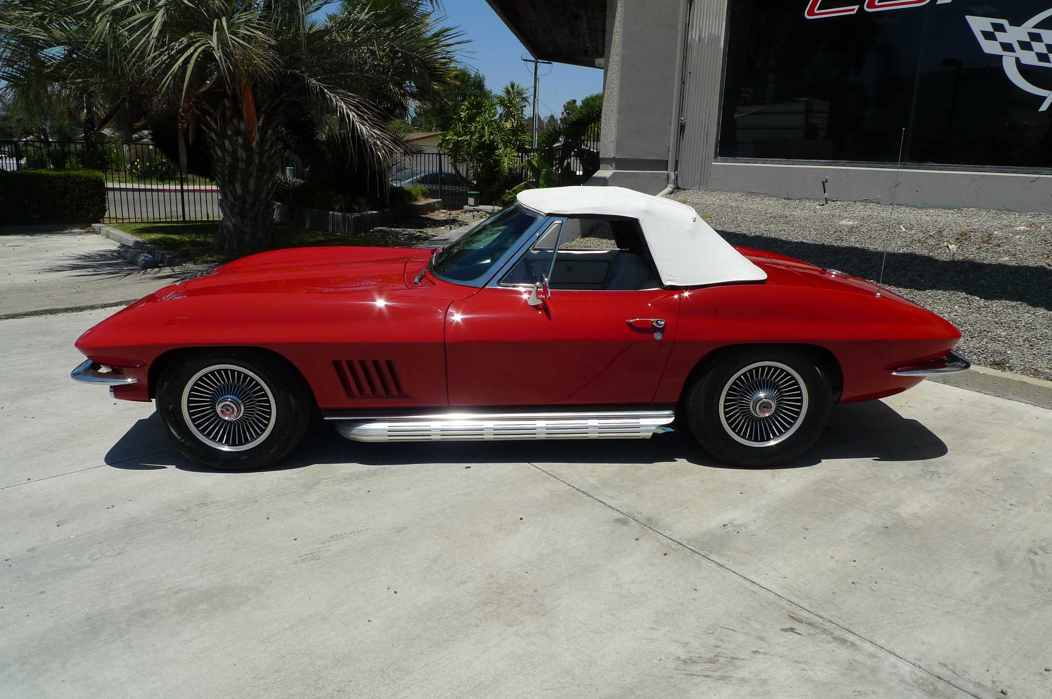 Chevrolet Corvette Image 51