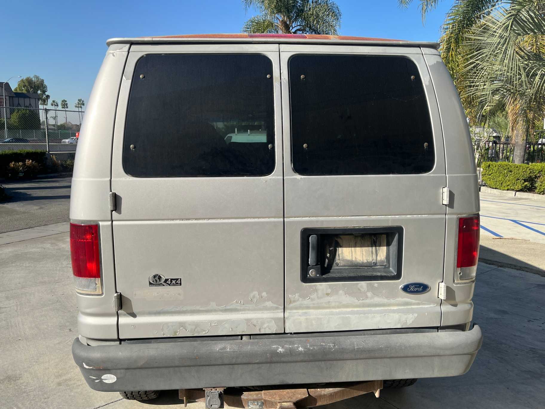 Ford E-Series Image 15