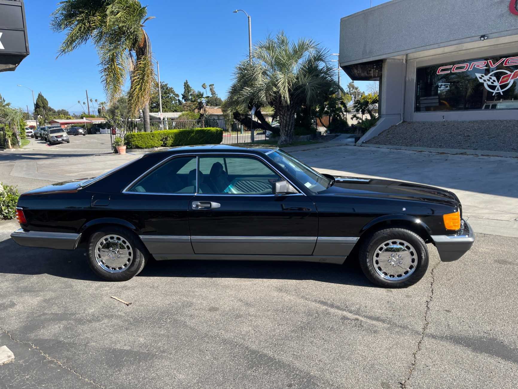 Mercedes-Benz 560-Class Image 55