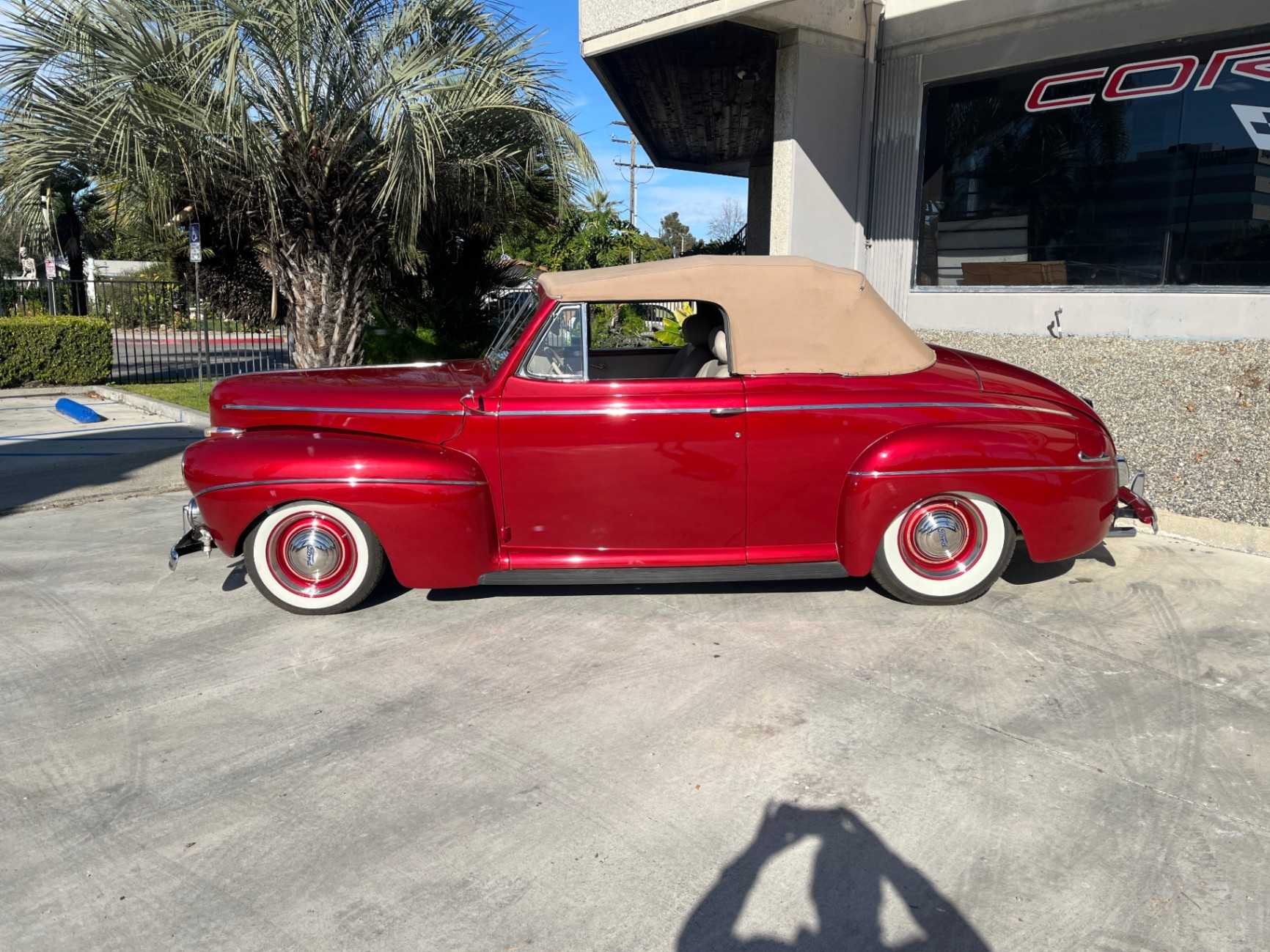 Ford Super Delux Image 9