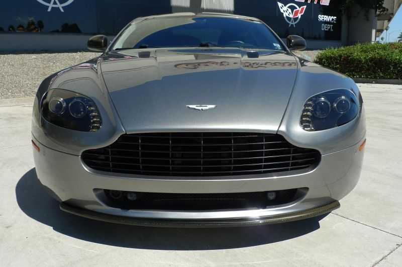 Aston Martin V8 Vantage Image 21